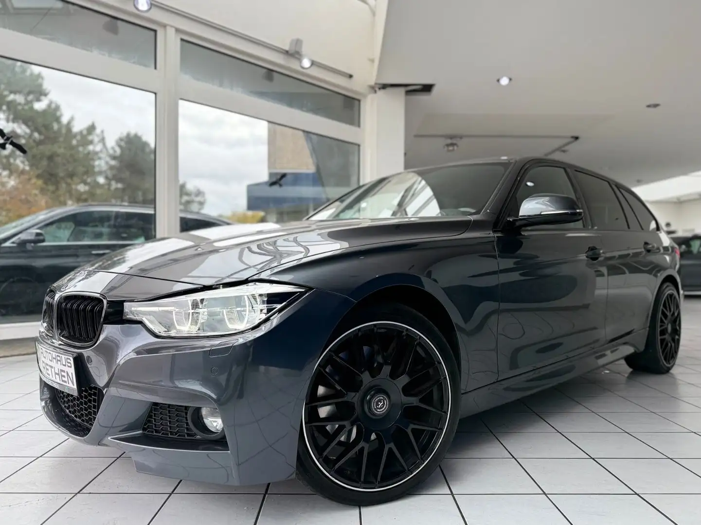 BMW 330 d Touring xDrive M Sport*HUD*AHK*LED Grau - 2