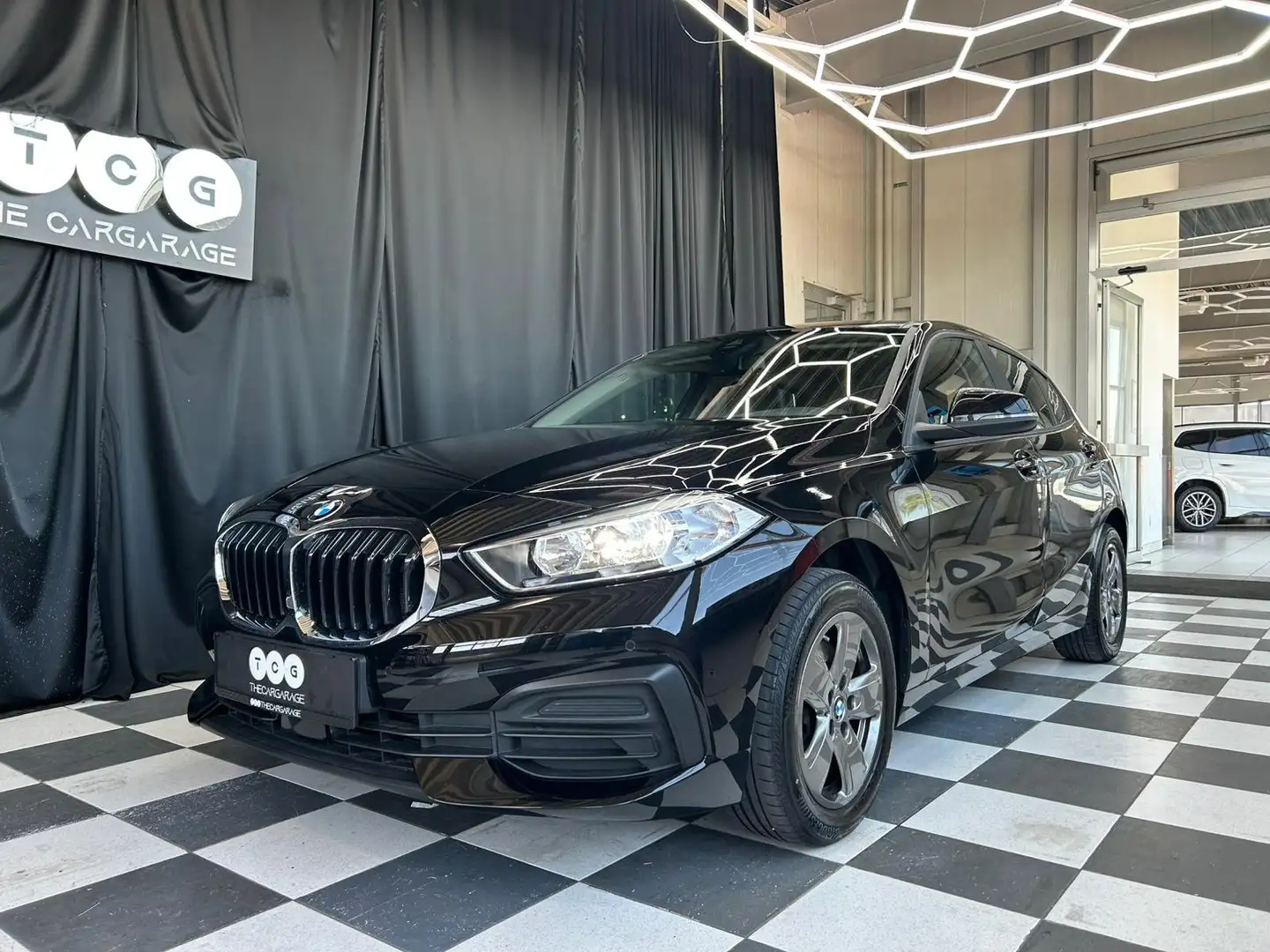 BMW 116 116 d Advantage Schwarz - 1
