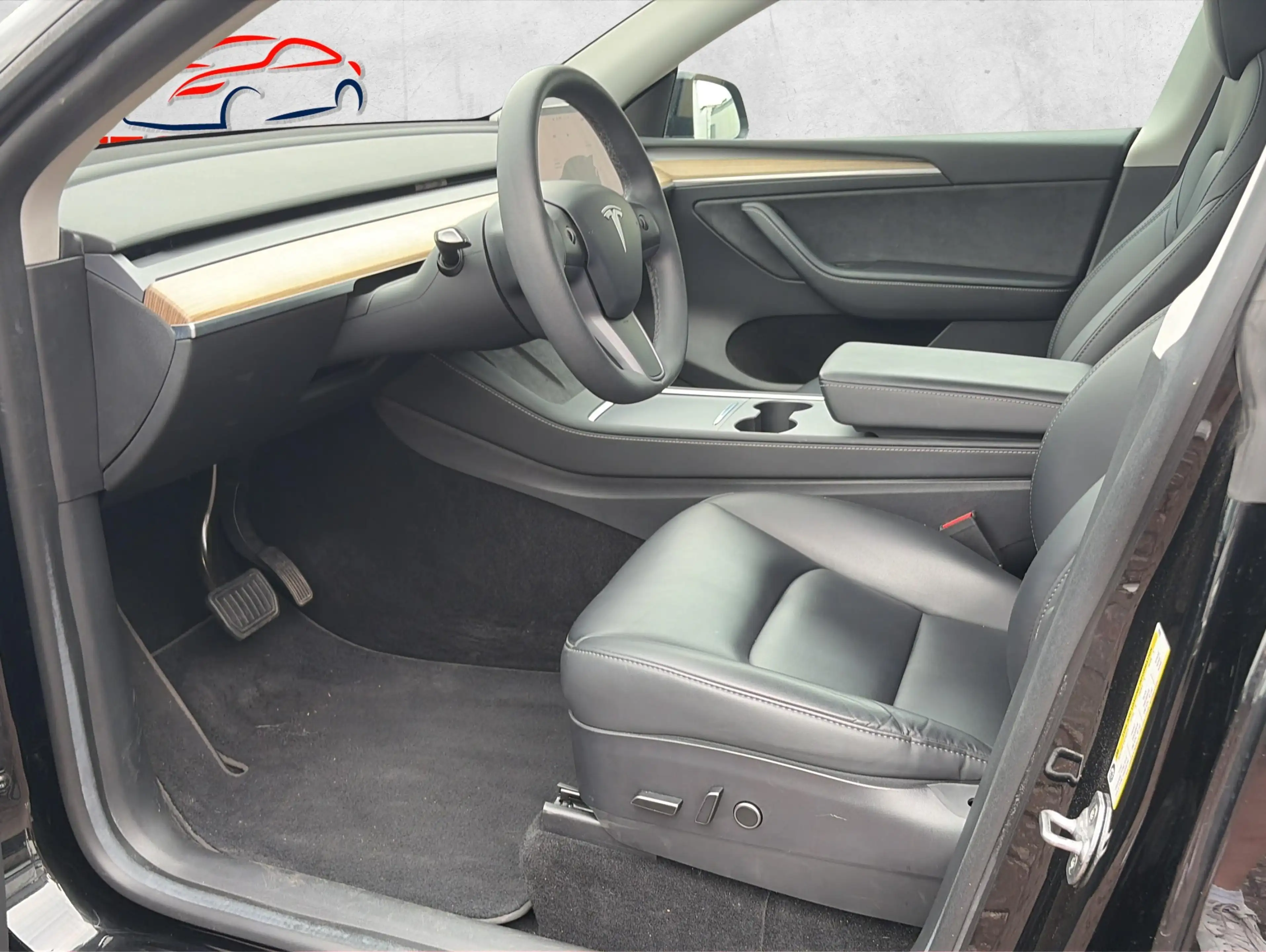 Tesla Model Y Standard Range * 1. Hand — photo 15