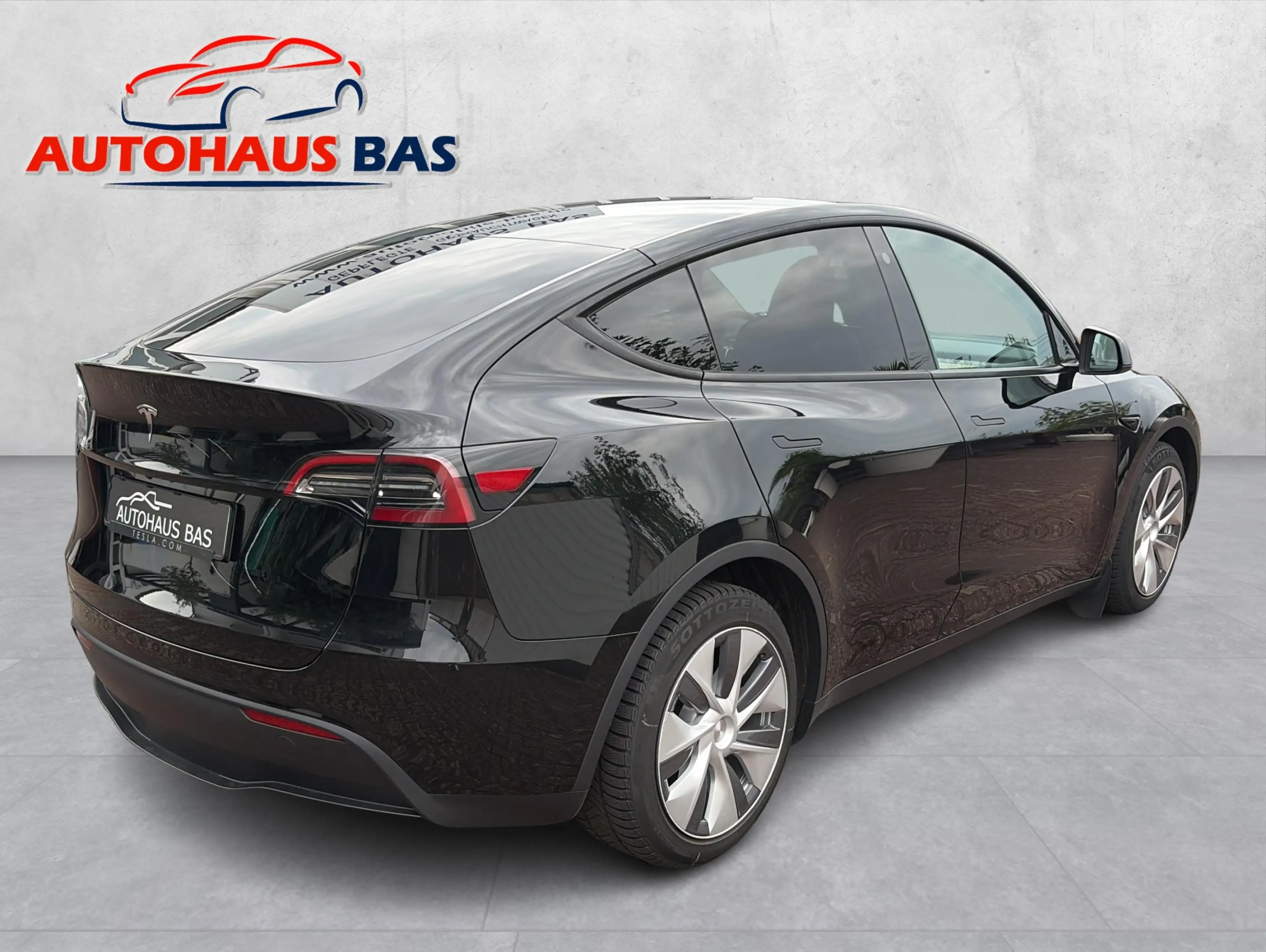 Tesla Model Y Standard Range * 1. Hand — photo 10