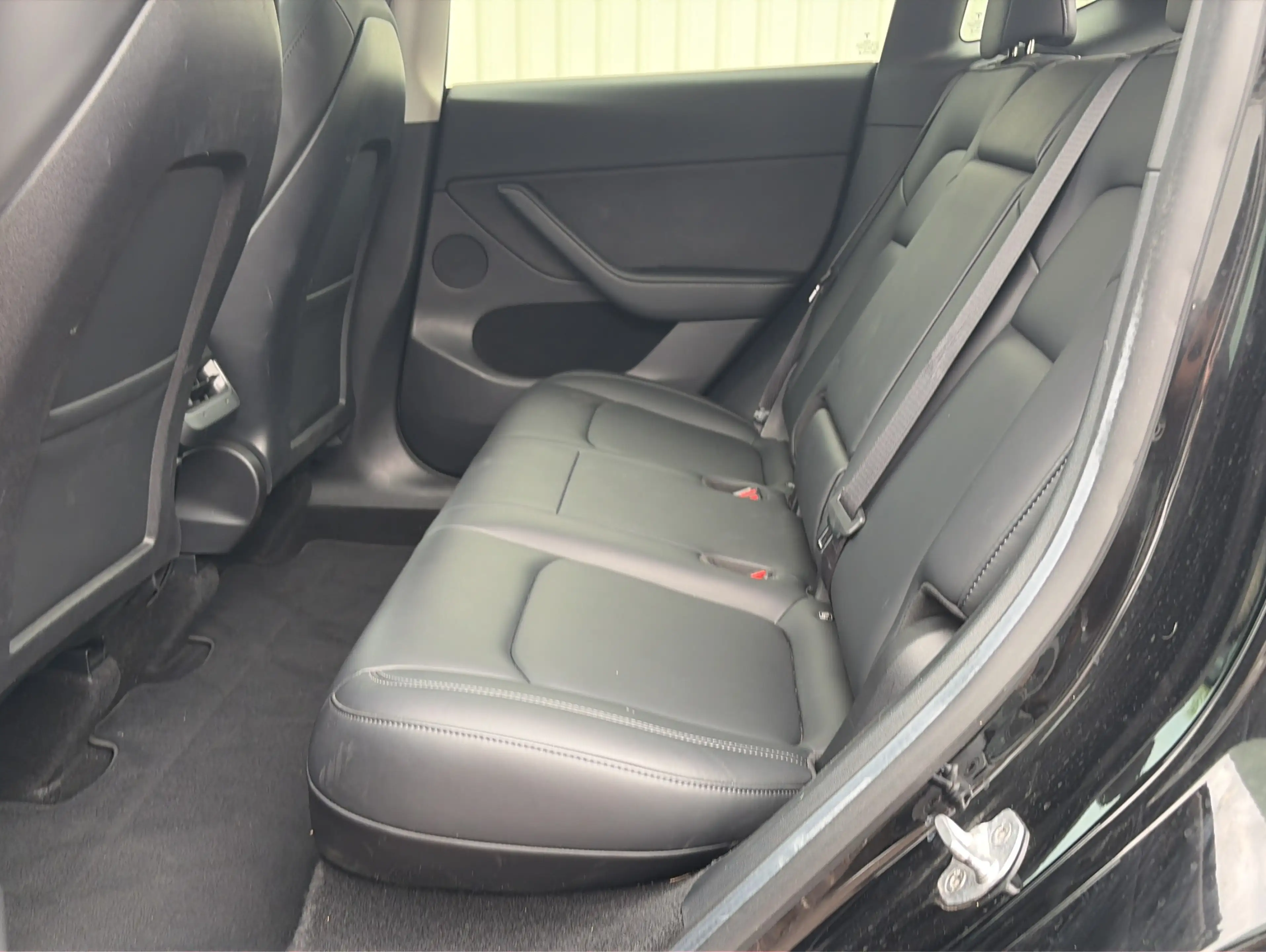 Tesla Model Y Standard Range * 1. Hand — photo 17