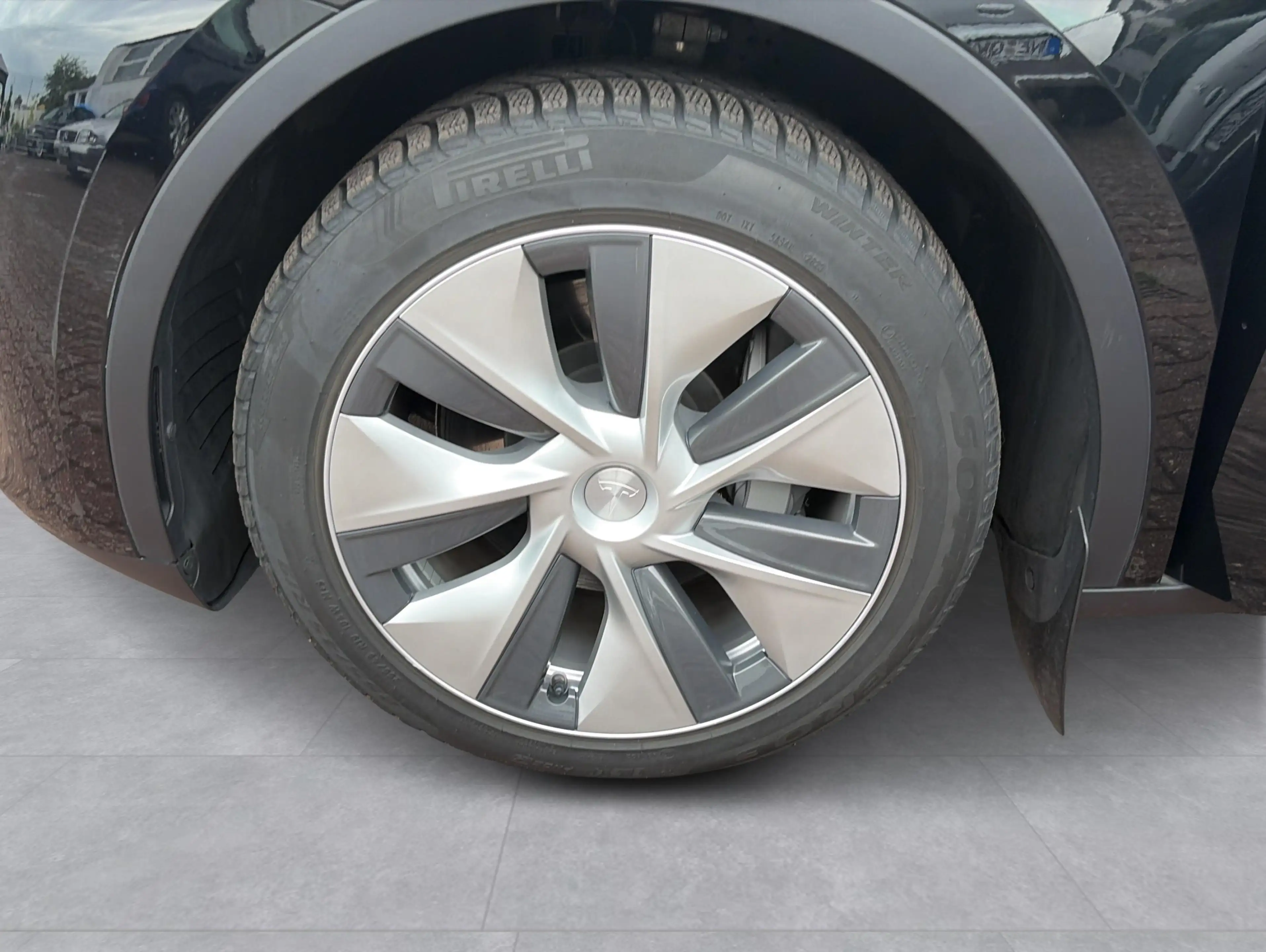 Tesla Model Y Standard Range * 1. Hand — photo 12