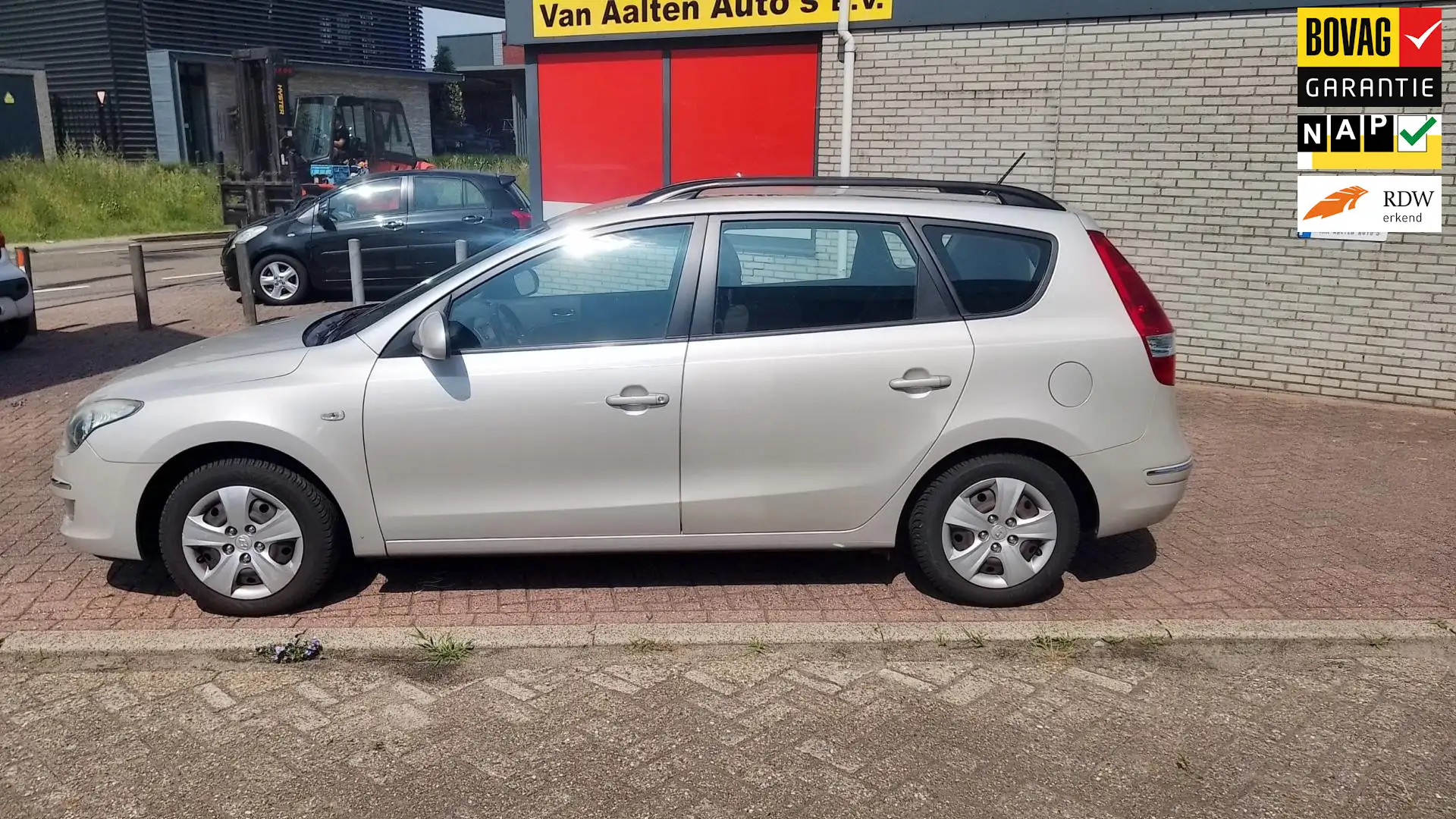 Hyundai i30 CW 1.4i Blue Dynamic prijs is incl nieuwe apk, afl Grijs - 1