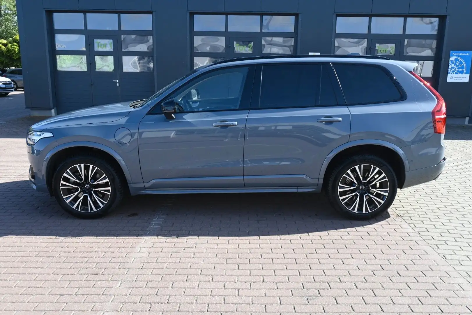 Volvo XC90 Ultimate Dark T8 AWD PHEV*LUFT*B&W*360°AHK* Grijs - 1