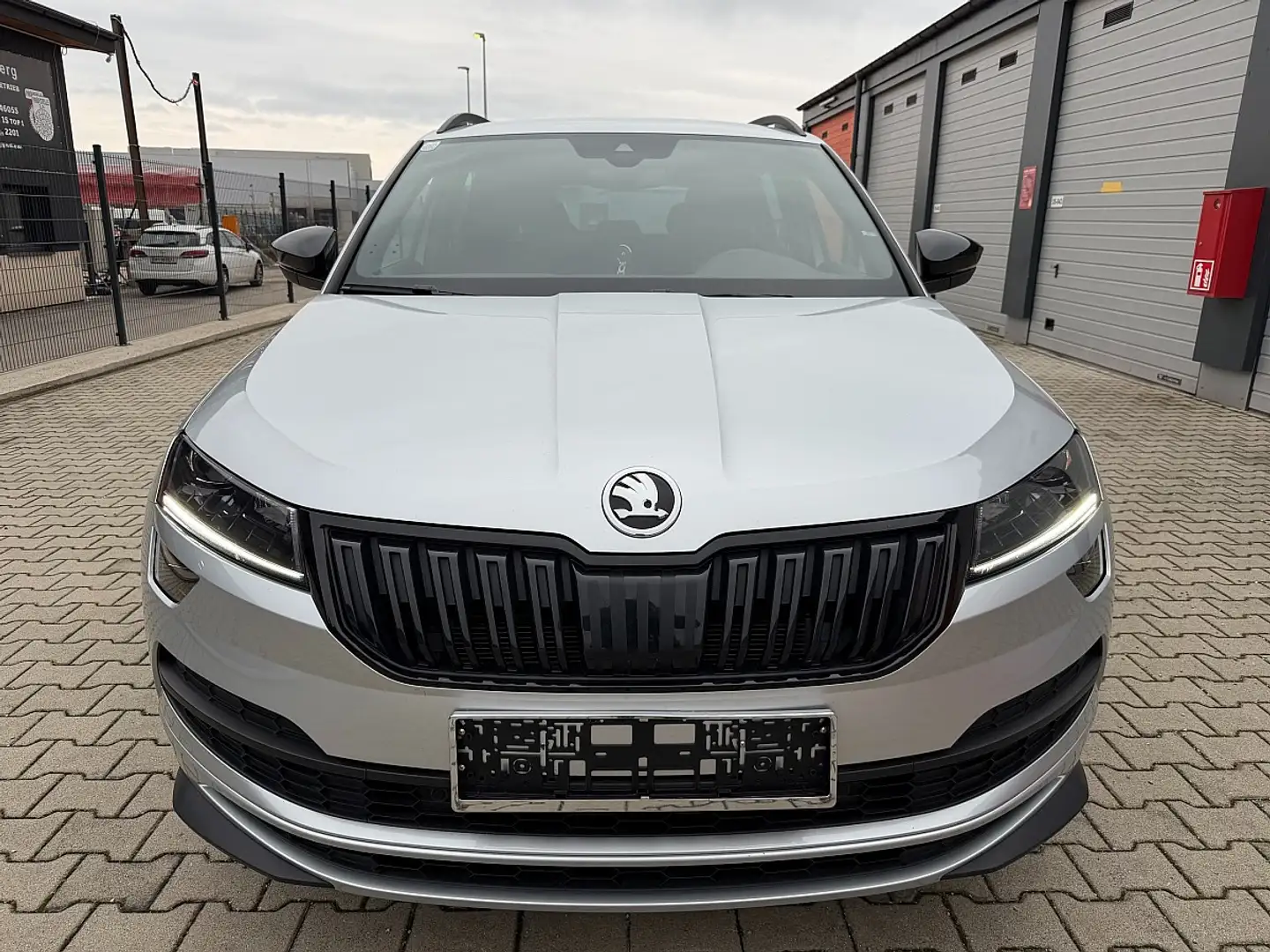 Skoda Karoq 2,0 TDI SCR 4x4 Sportline DSG Gris - 2