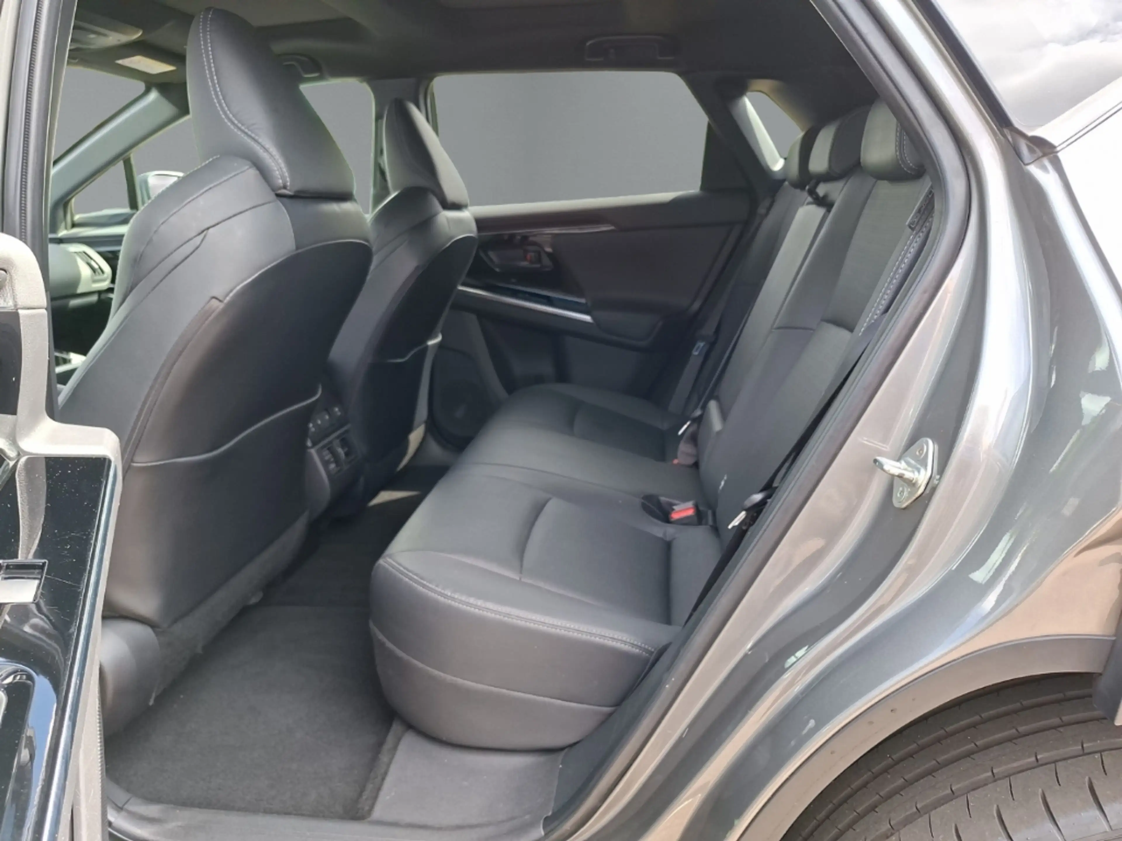 Toyota bZ4X AWD Panorama Navi Memory Sitze Soundsystem JBL 360 — photo 11