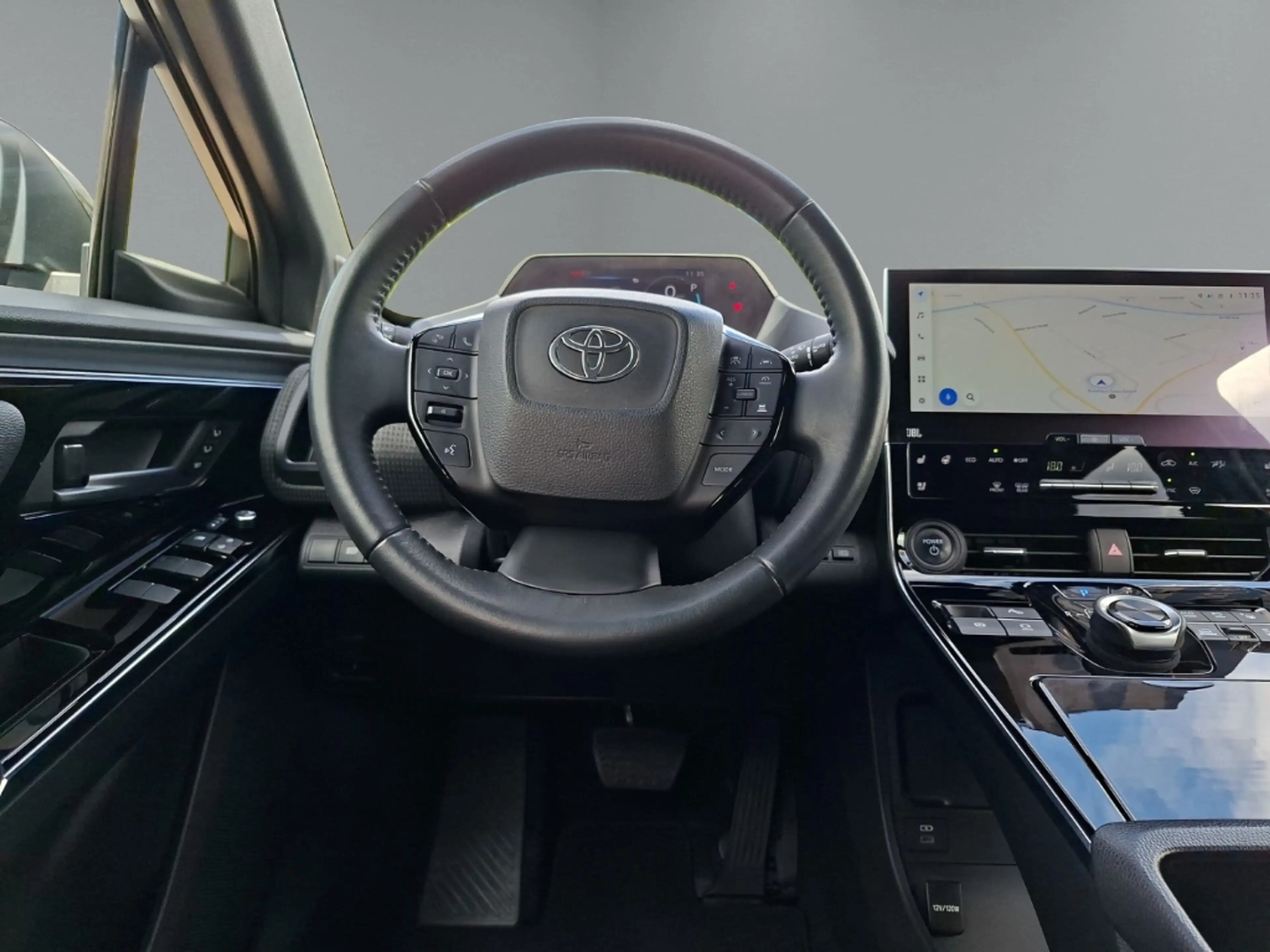 Toyota bZ4X AWD Panorama Navi Memory Sitze Soundsystem JBL 360 — photo 14