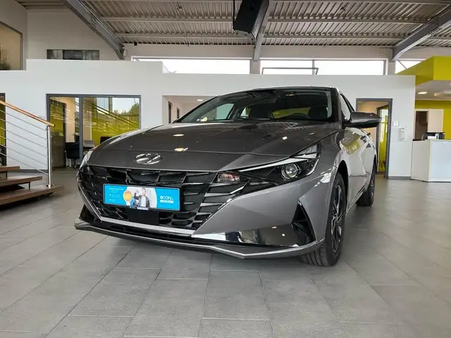 Hyundai ELANTRA Smart + Tech 1.6*Tempomat*Sitzheizung*