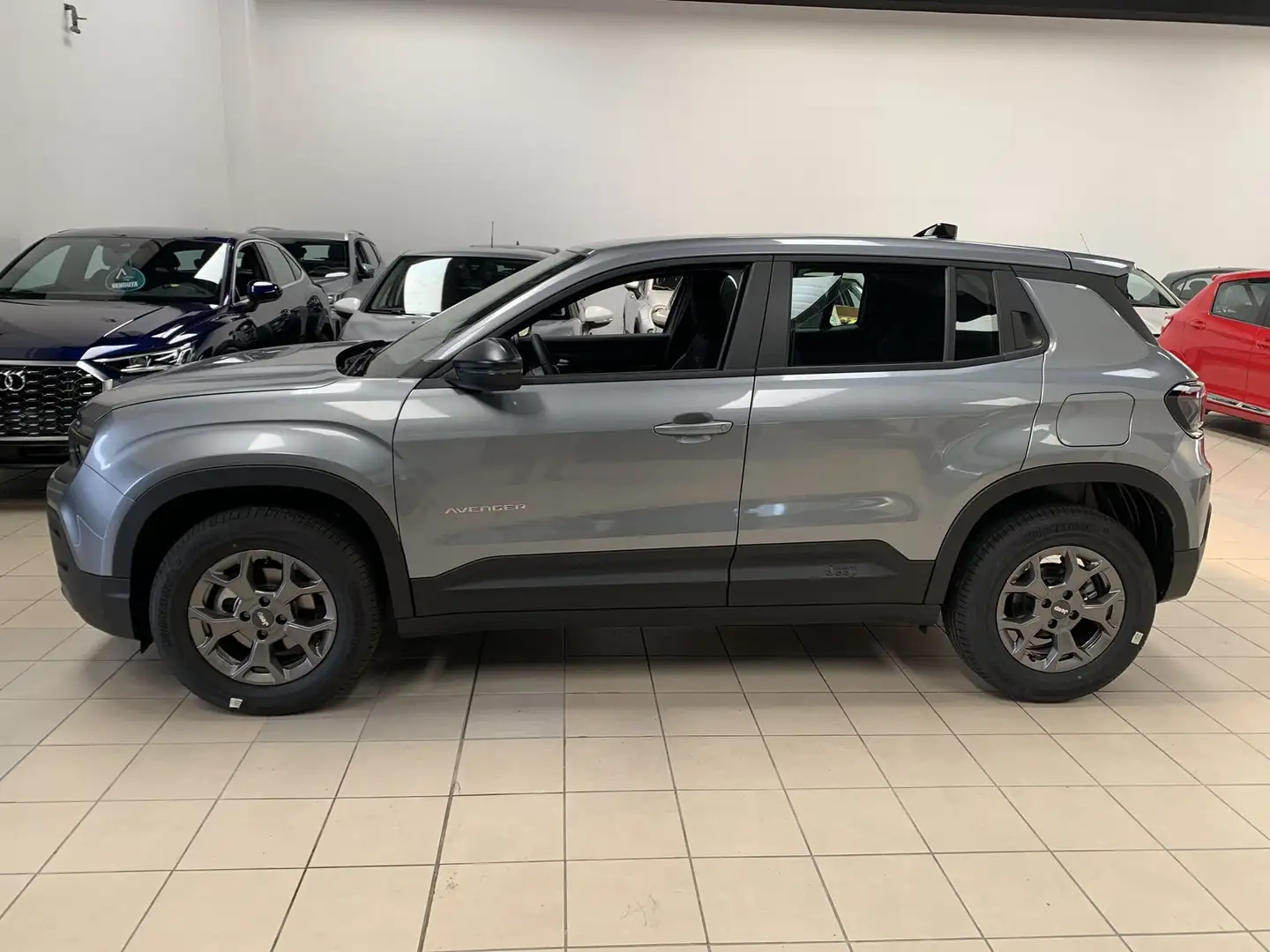 Jeep Avenger 1.2 Turbo Longitude Gris - 2