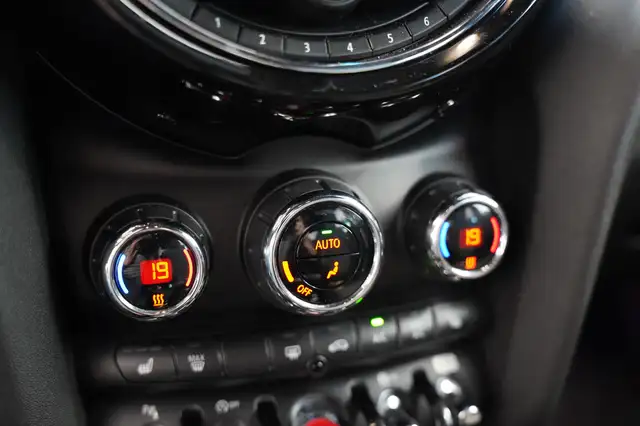 Mini Hatch view 12