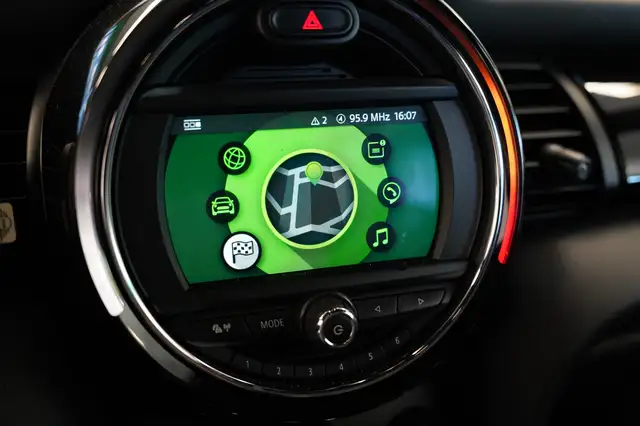 Mini Hatch view 13