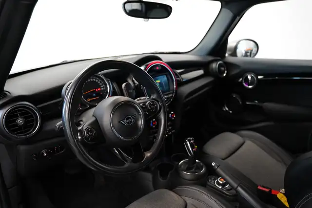 Mini Hatch view 5
