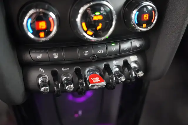 Mini Hatch view 11