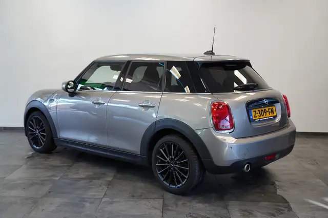 Mini Hatch view 3