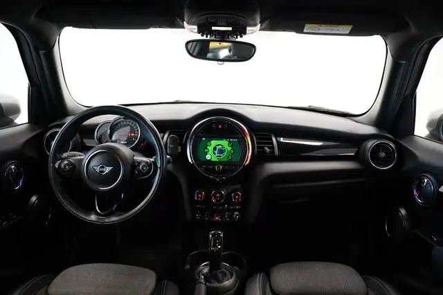 Mini Hatch view 6