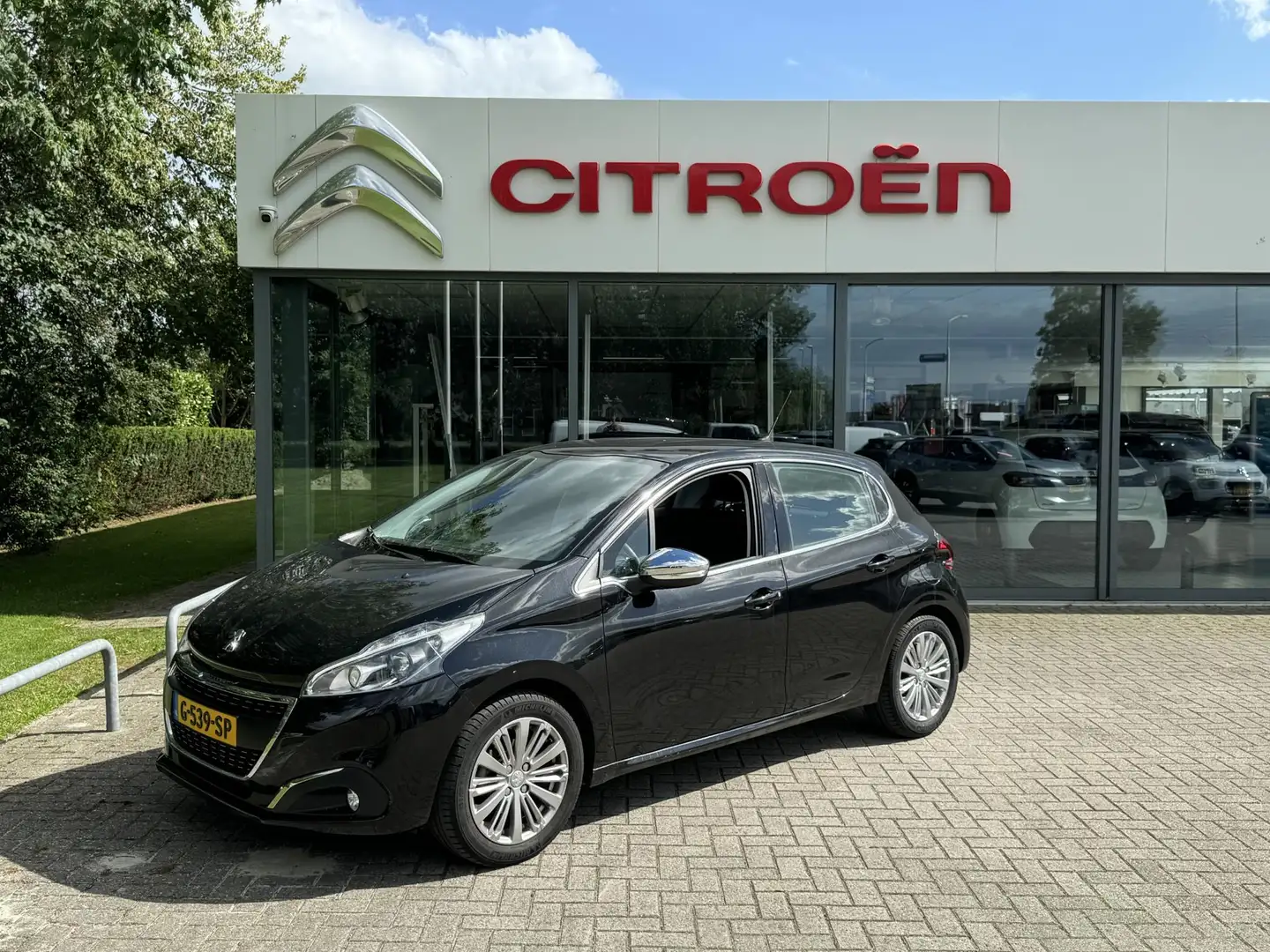 Peugeot 208 1.2 PureTech Allure Schwarz - 1