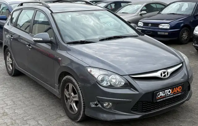Hyundai i30 CW blue 1.6 CRDi*1.HAND*TÜV 06/2027*
