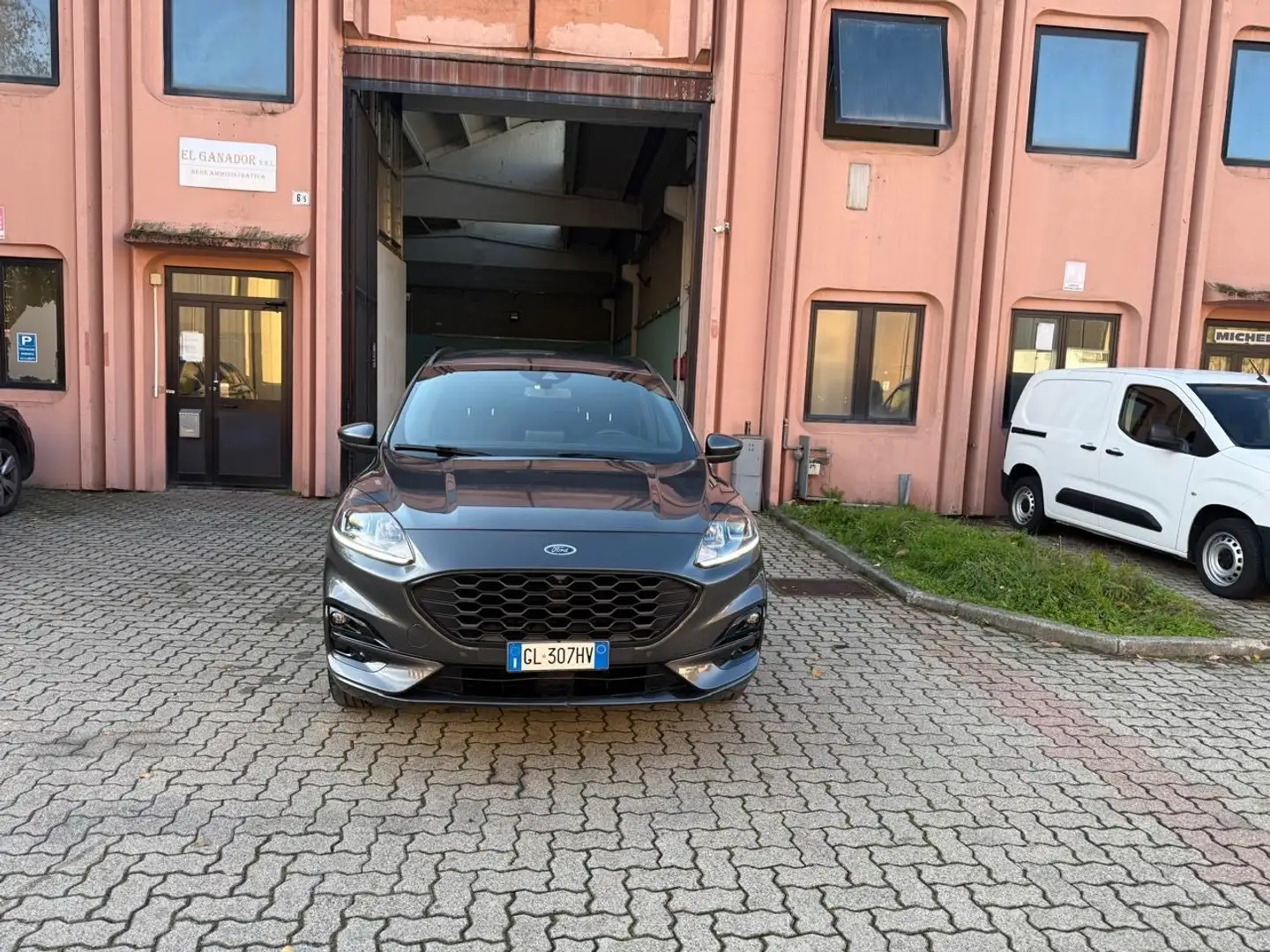 Ford Kuga Kuga III 2.5 full hybrid ST-Line awd 190cv cvt Grigio - 2