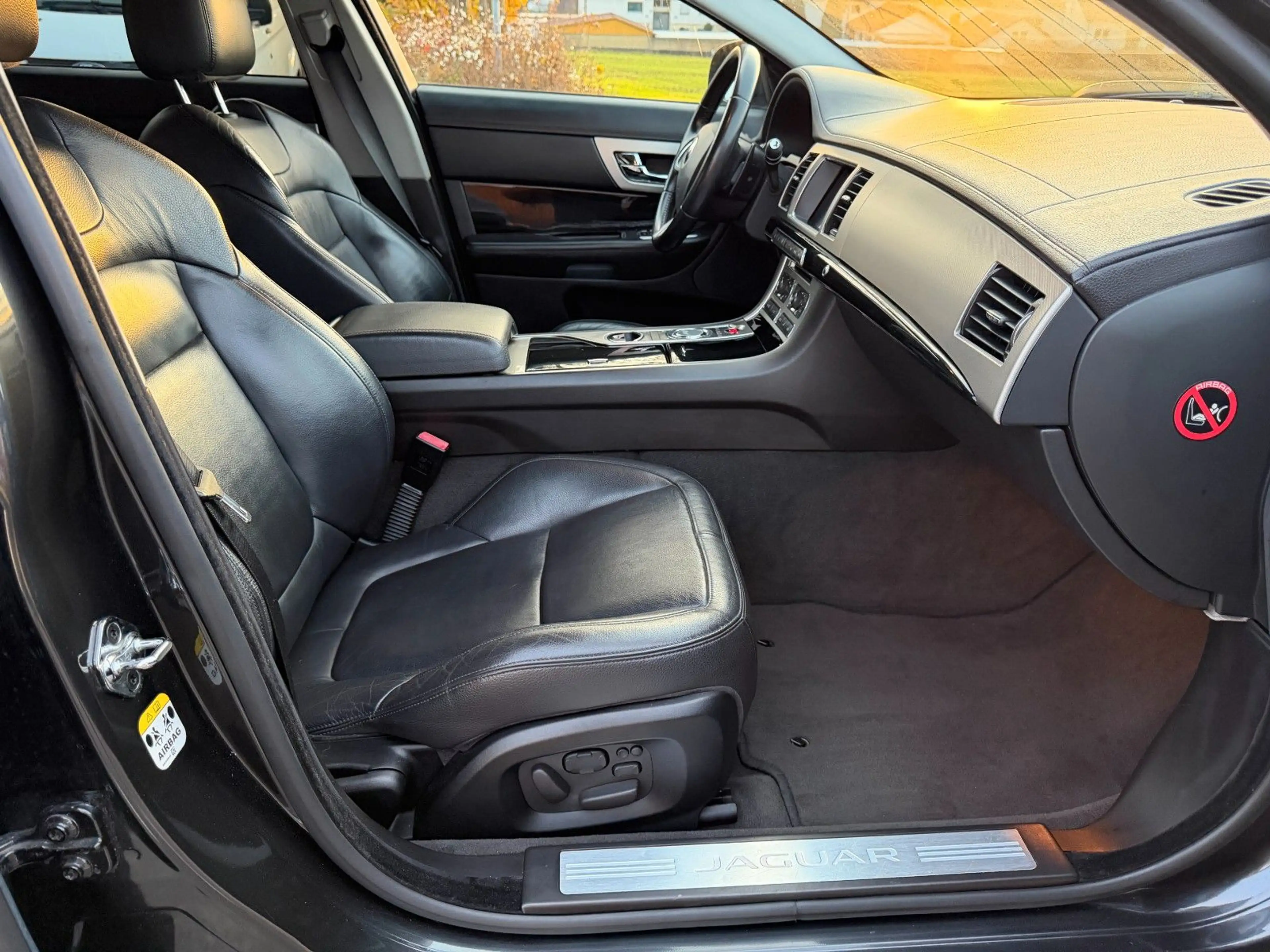 Jaguar XF S, KEYLESS/AHK/NAVI/LEDER/XENON — photo 10