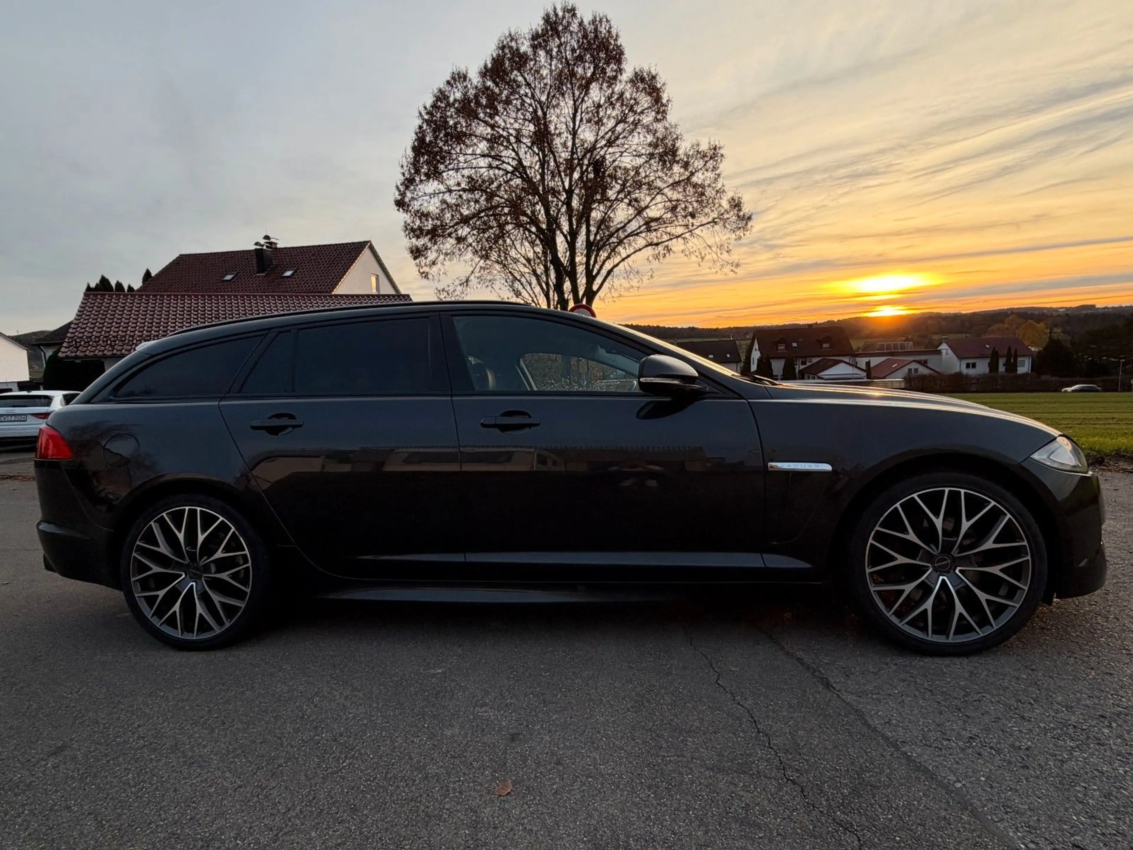 Jaguar XF S, KEYLESS/AHK/NAVI/LEDER/XENON — photo 4
