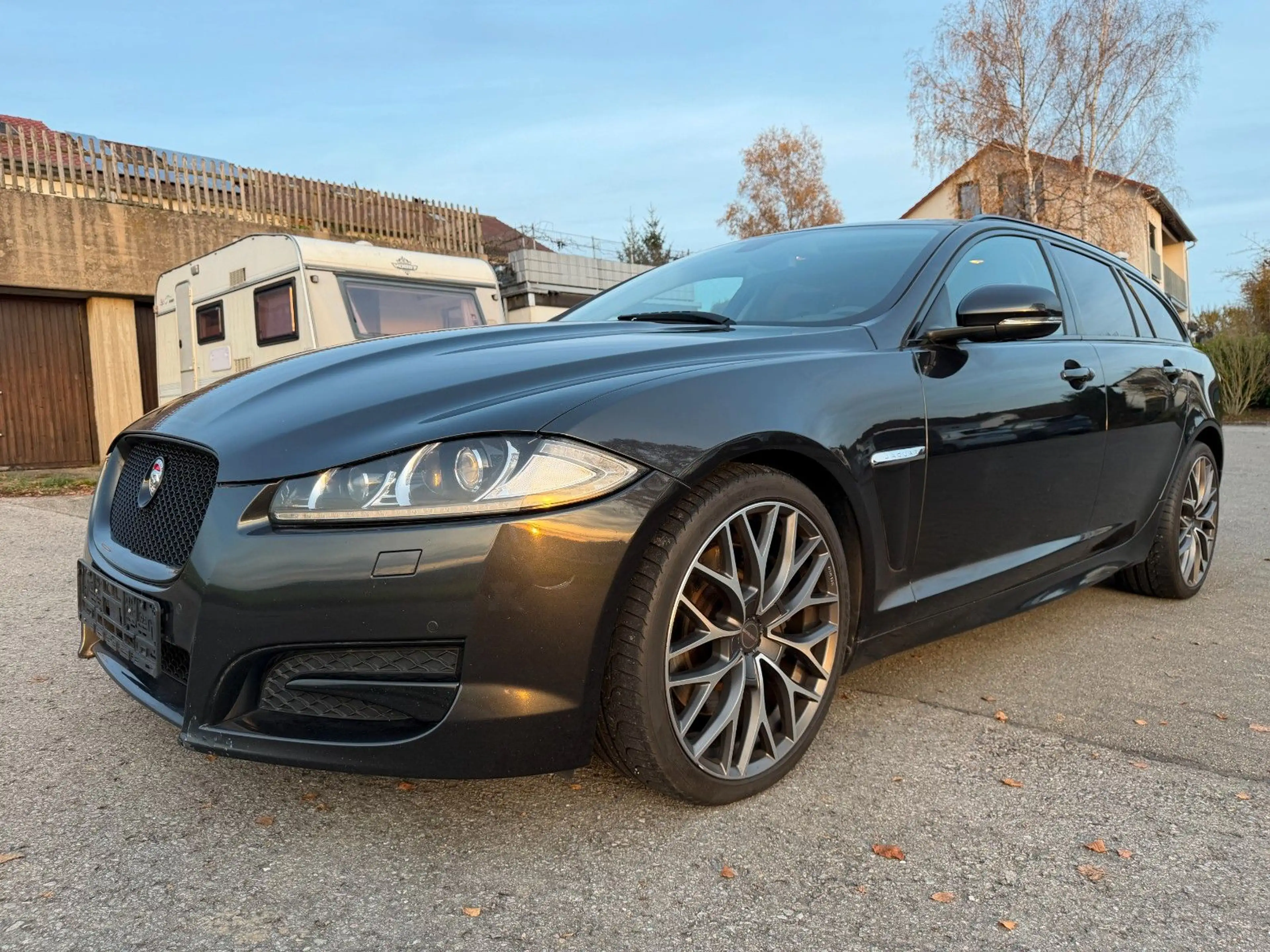 Jaguar XF S, KEYLESS/AHK/NAVI/LEDER/XENON