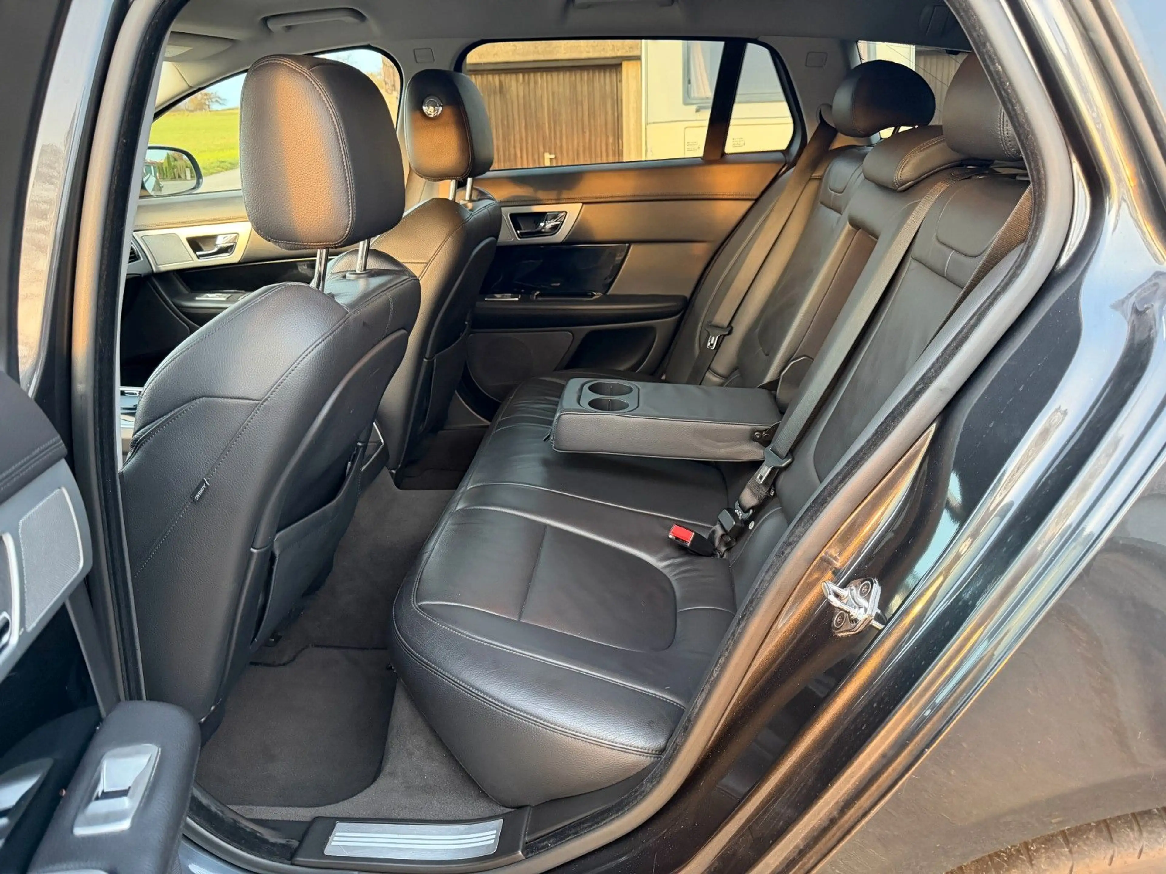 Jaguar XF S, KEYLESS/AHK/NAVI/LEDER/XENON — photo 12