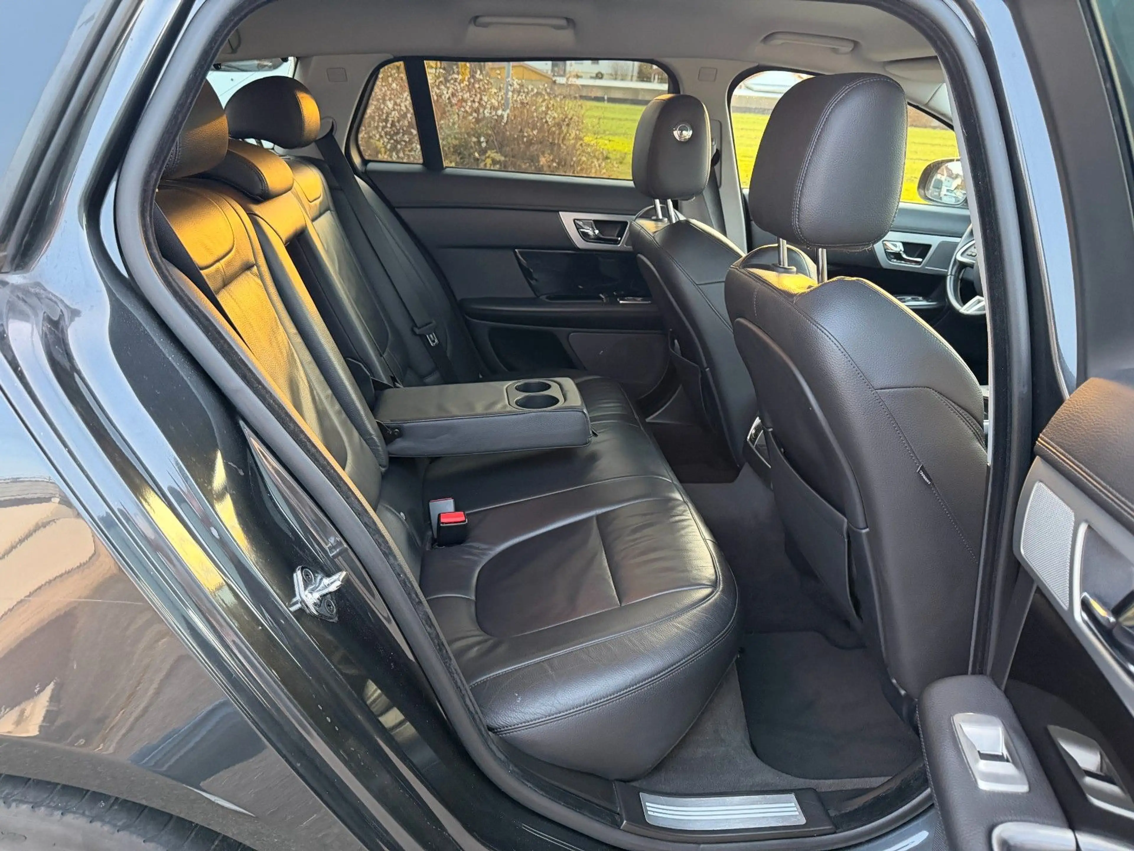 Jaguar XF S, KEYLESS/AHK/NAVI/LEDER/XENON — photo 11
