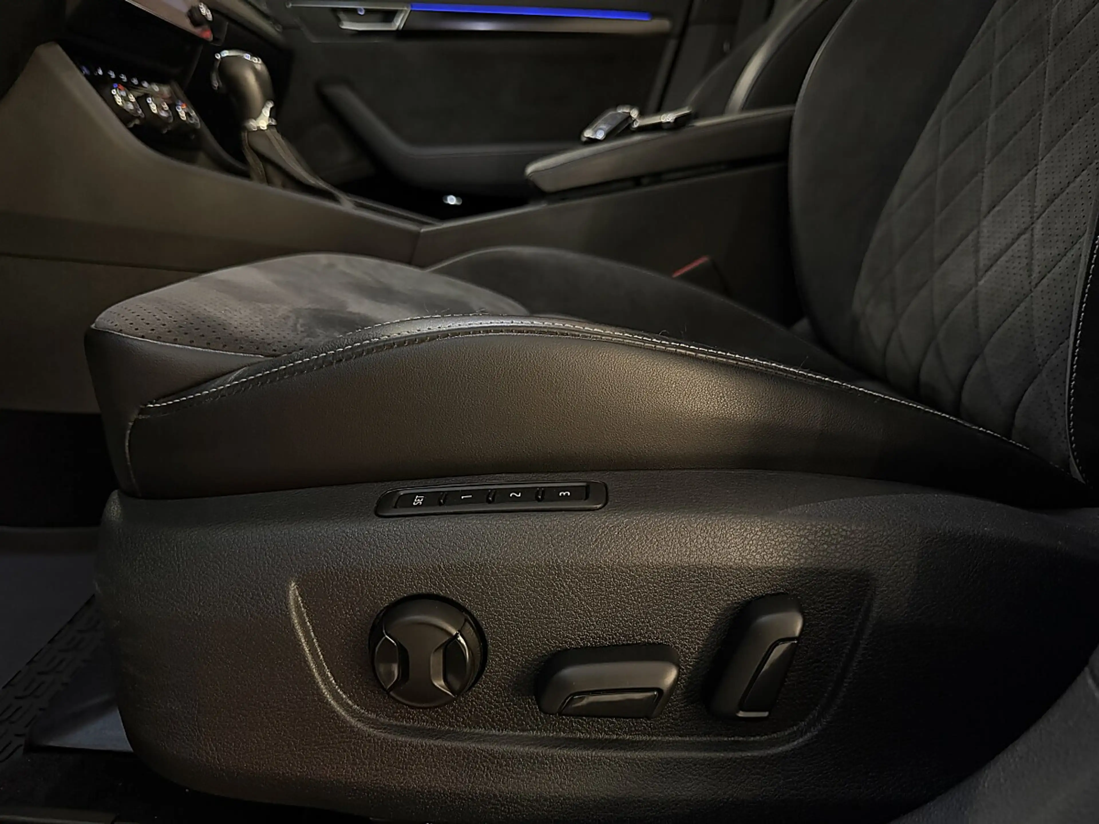 Skoda Superb Kombi 2.0 TDI 4x4 Sportline DSG *PANO*AHK*CANTO... — photo 13