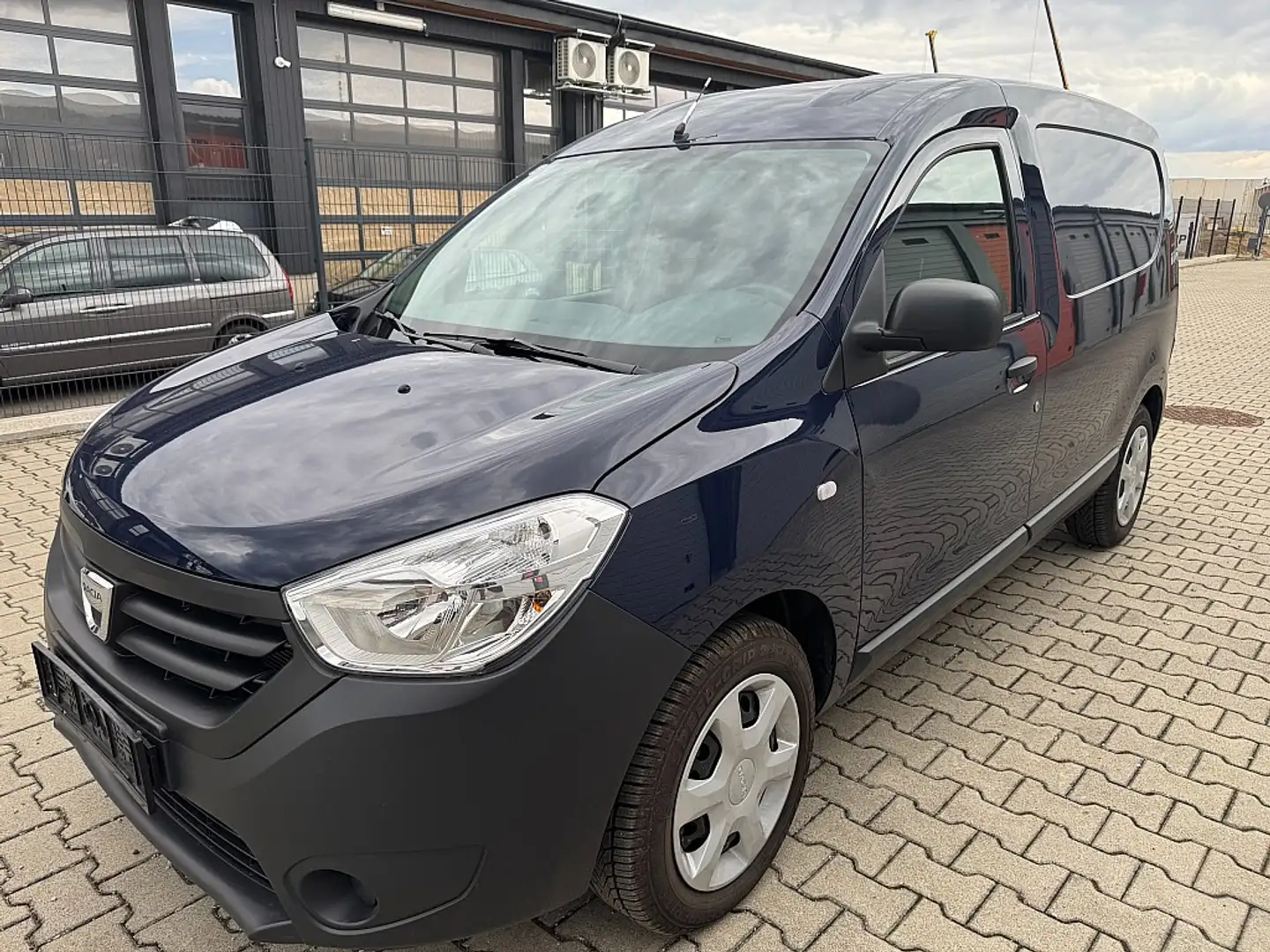 Dacia Dokker Dokker Van SCe 100 S&S Euro 6 Blauw - 1