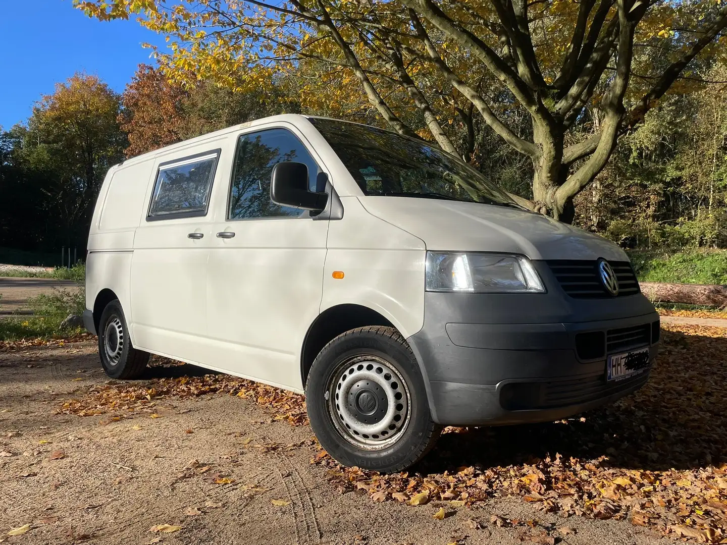 Volkswagen T5 Camper, 4 Sitze, 2 1/2 Betten, Markise, AHK Wit - 1