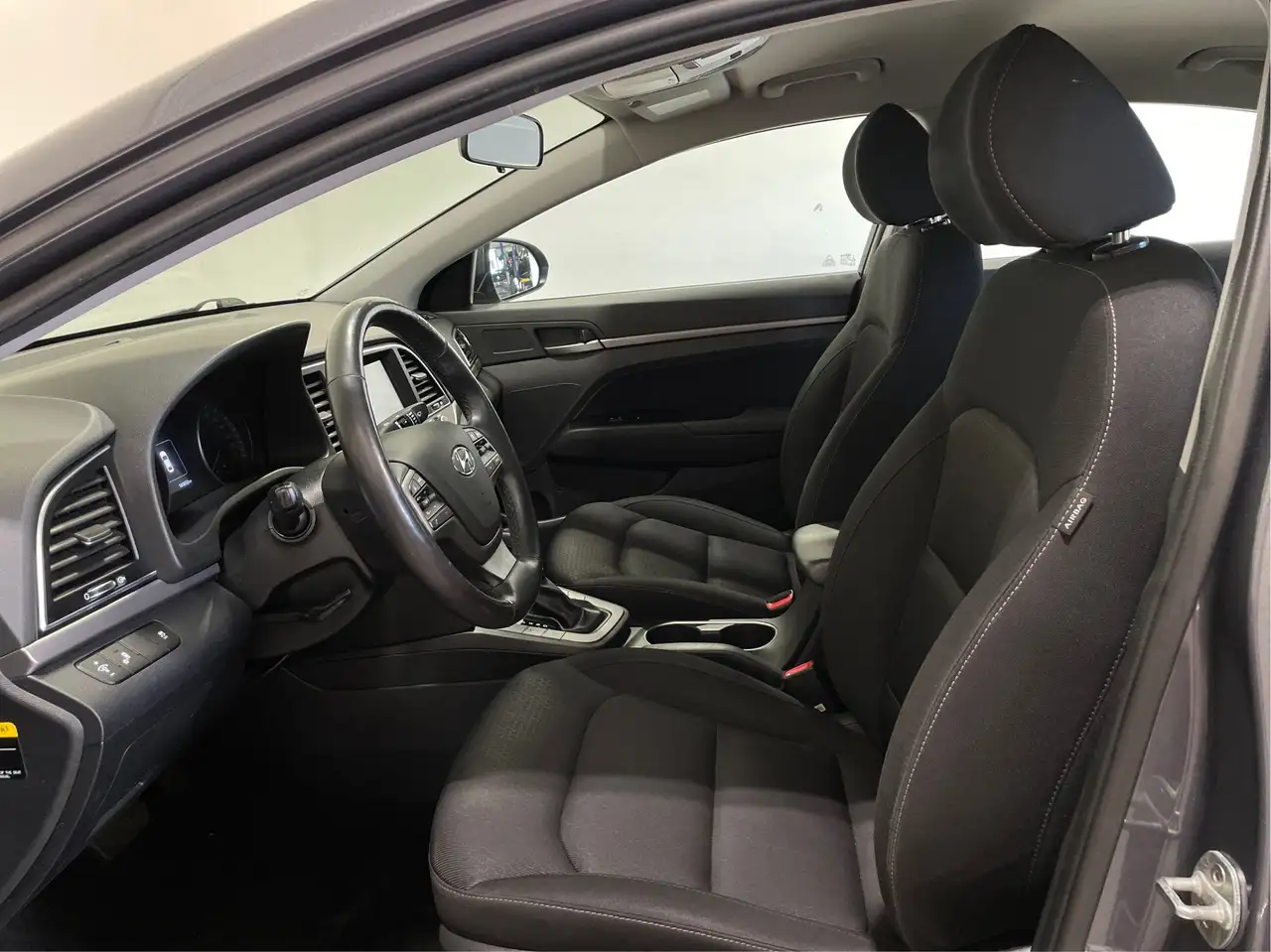 Hyundai ELANTRA снимка Hyundai ELANTRA