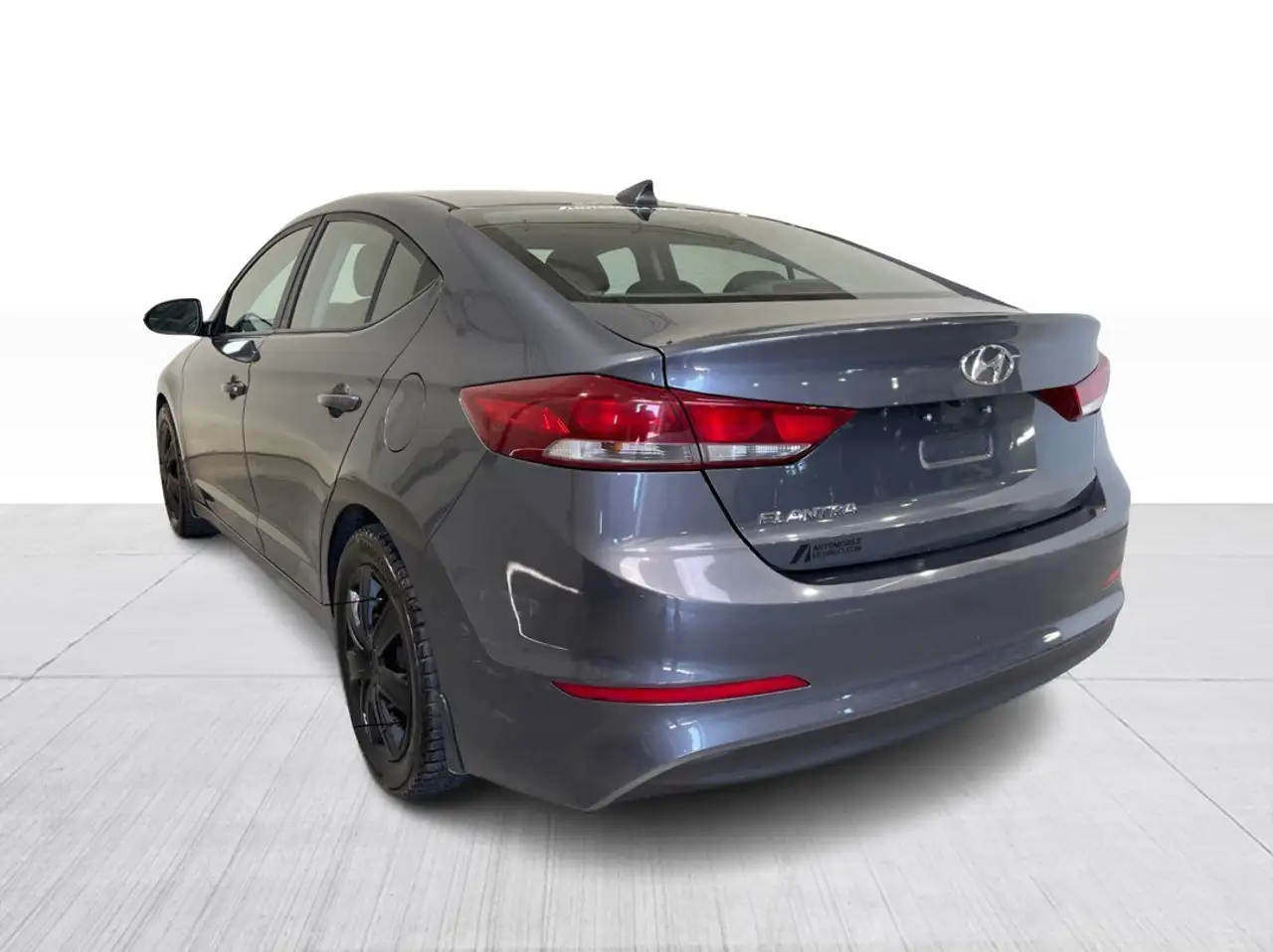 Hyundai ELANTRA снимка Hyundai ELANTRA