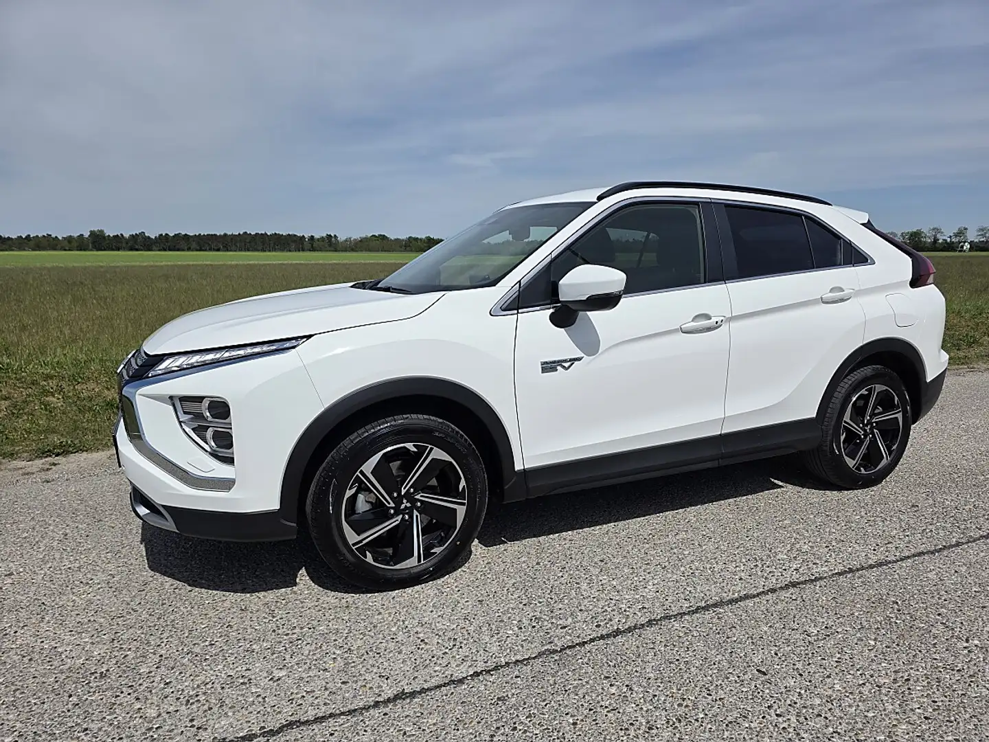 Mitsubishi Eclipse Cross 2,4 PHEV 4WD Intense+ CVT Aut. Weiß - 2