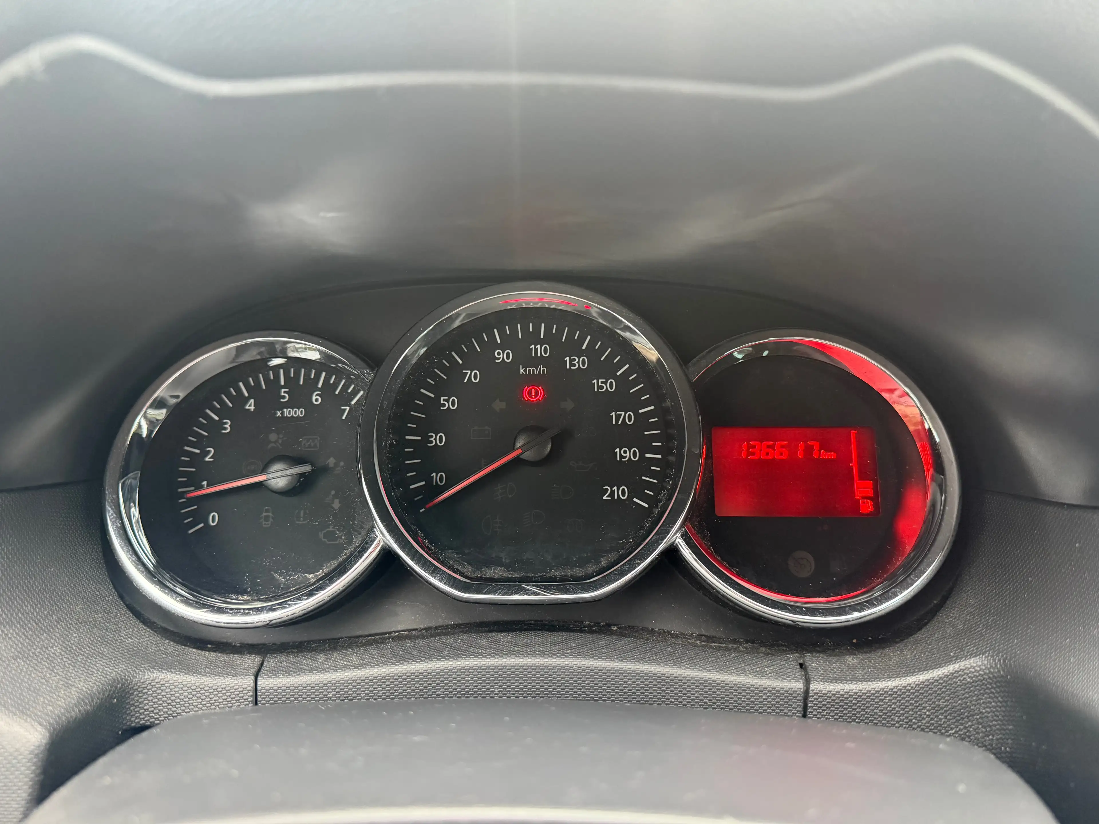 Dacia Duster 1.5 dCi 4x4 Laureate GPS Bluetooth Cruise Control Airco * 12 MOIS GARANTIE * — photo 9