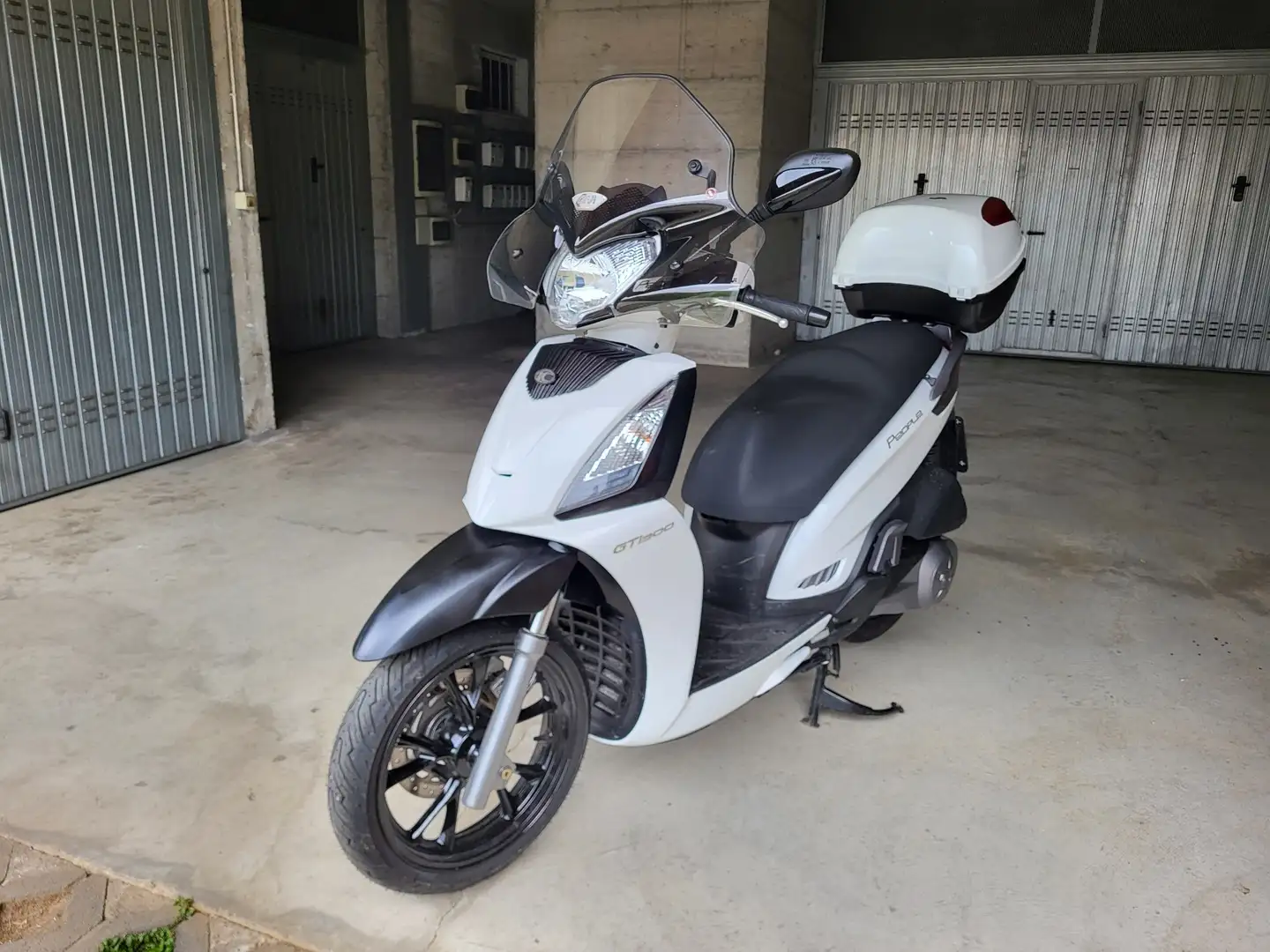 Kymco People GT300i Biały - 2