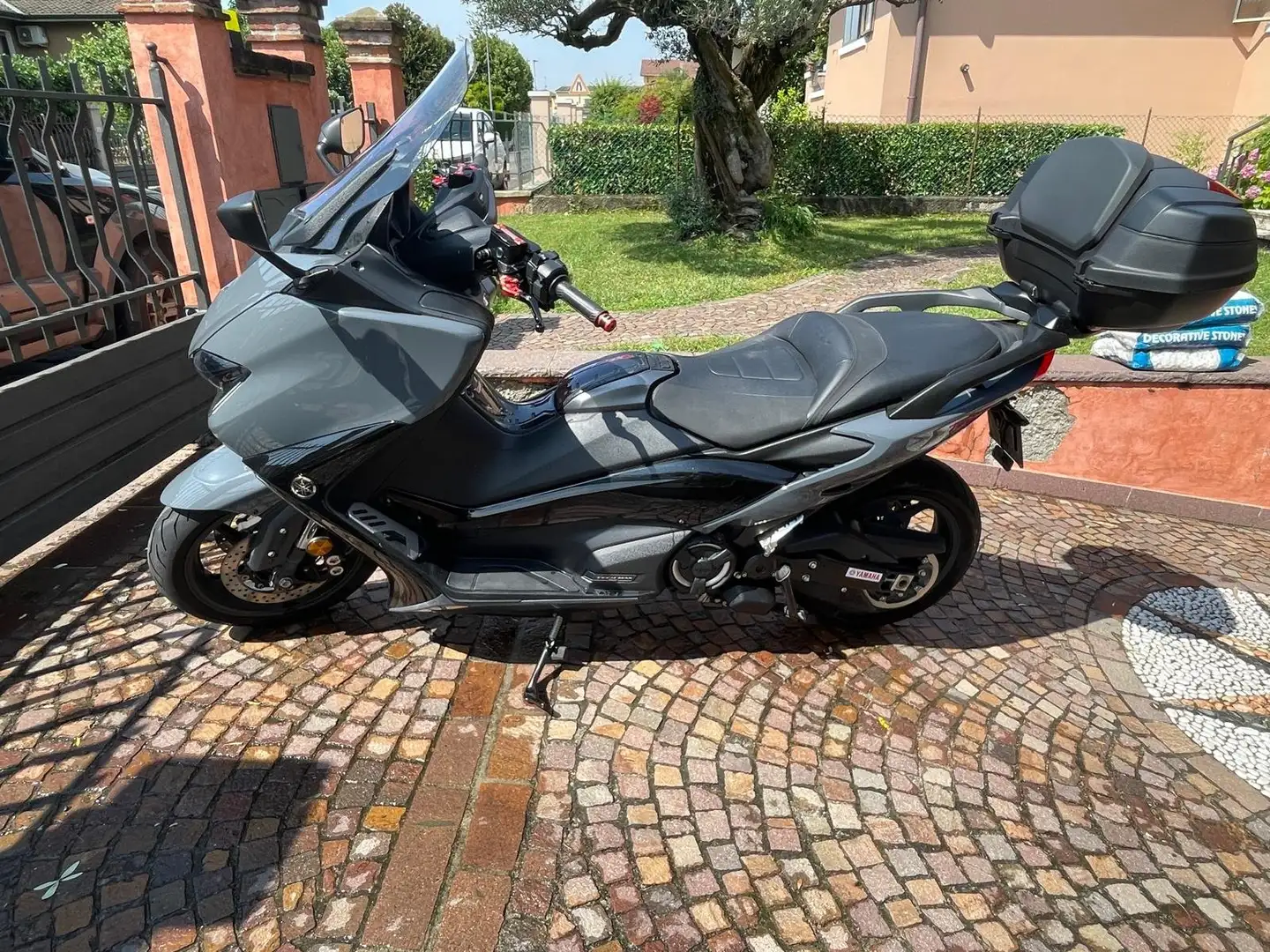 Yamaha TMAX 560 Grigio - 2