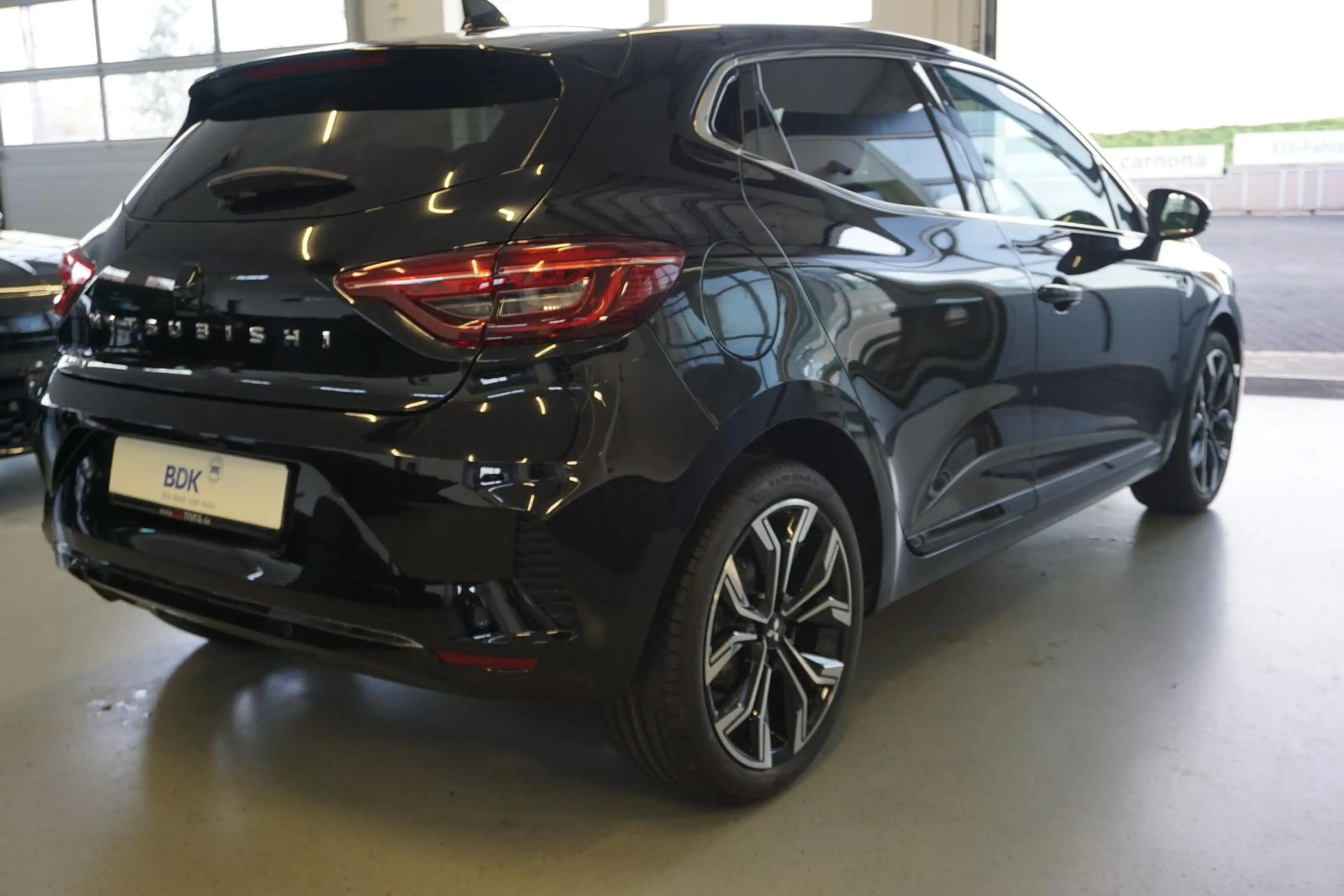 Mitsubishi Colt Intense StyleCold *1.0 MPI*LED*SHZ*LHZ* — photo 7