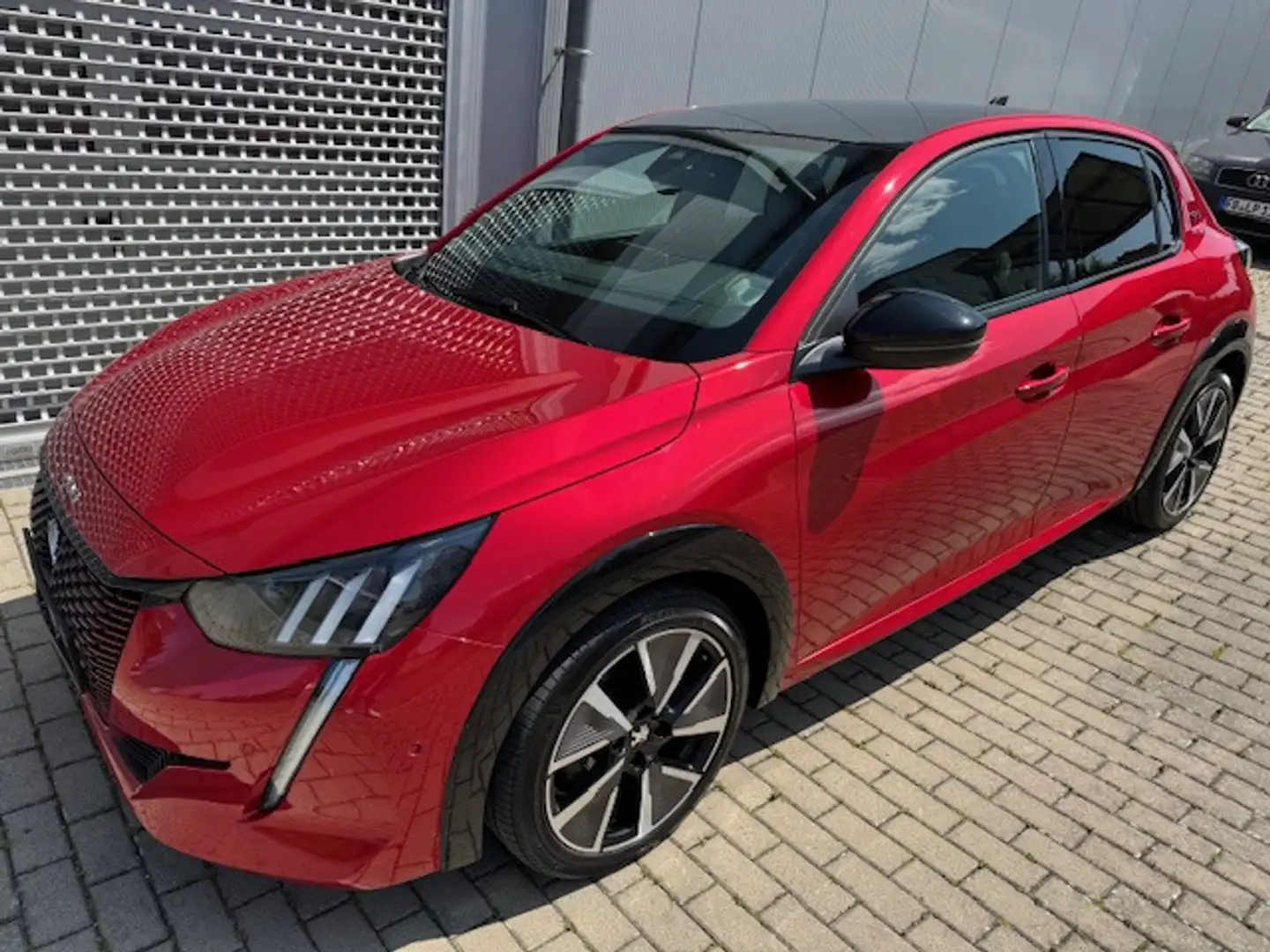 Peugeot e-208 GT Pack Rouge - 1
