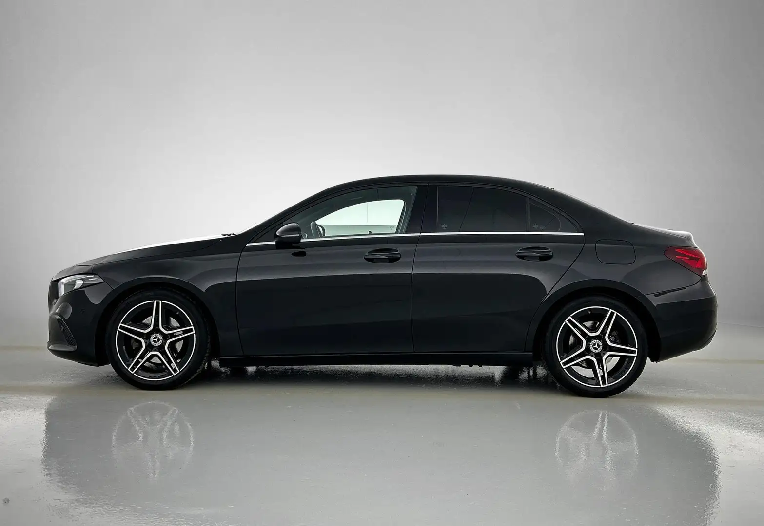 Mercedes-Benz A 200 Launch Edition Premium Plus | AUTOMAAT | ACHTERUIT Noir - 2