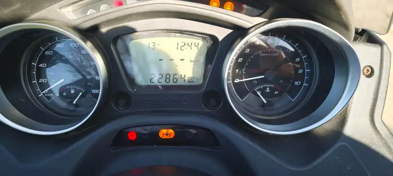 Piaggio MP3 300 - foto 6