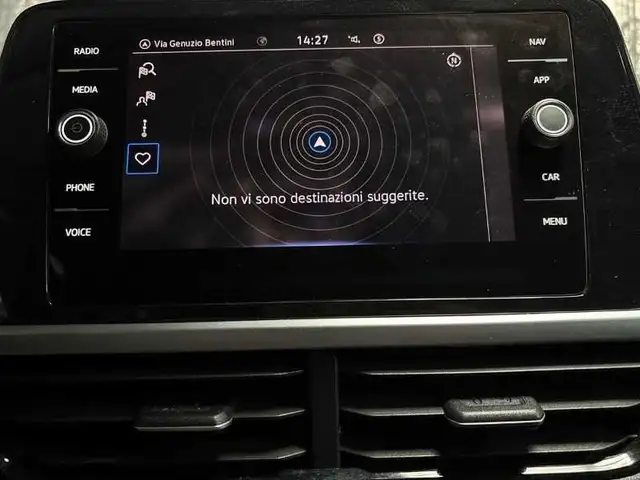 Volkswagen T-Roc view 18
