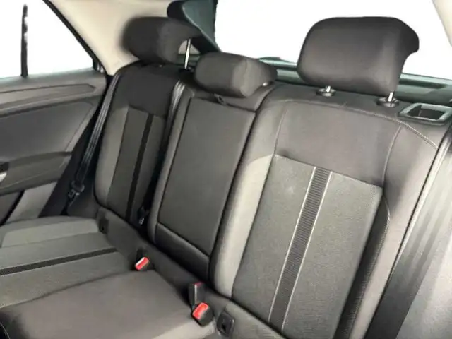 Volkswagen T-Roc view 9