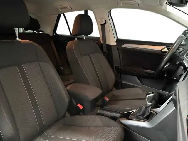 Volkswagen T-Roc view 16