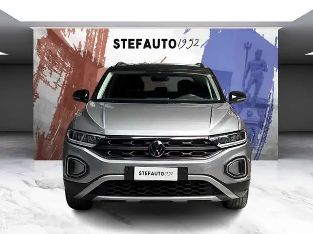 Volkswagen T-Roc view 2