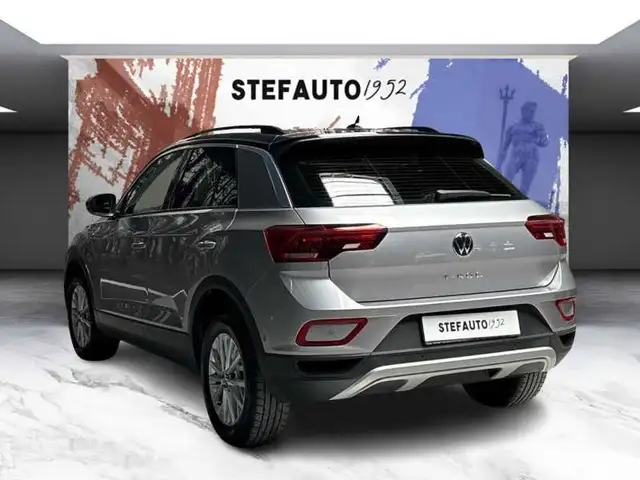 Volkswagen T-Roc view 5