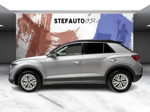 Volkswagen T-Roc view 4