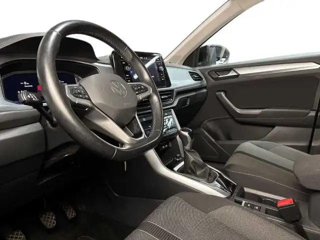 Volkswagen T-Roc view 11