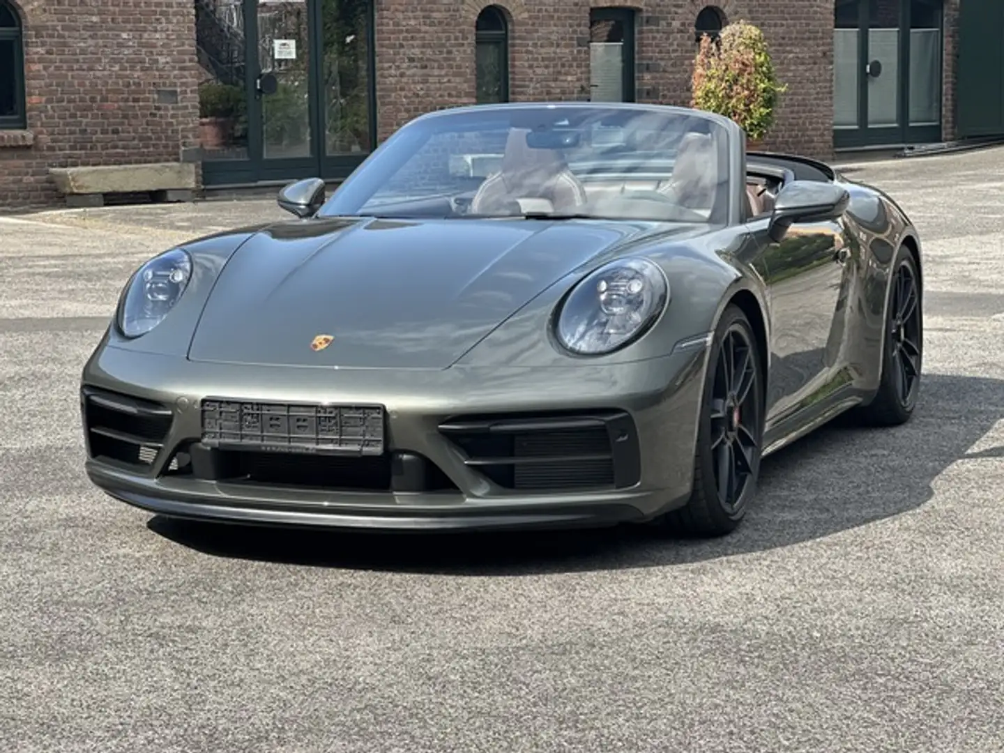Porsche 992 911 Cabrio 4 GTS Cabrio A.GRÜN/TRÜFFELBRAUN*1.HA Grün - 1