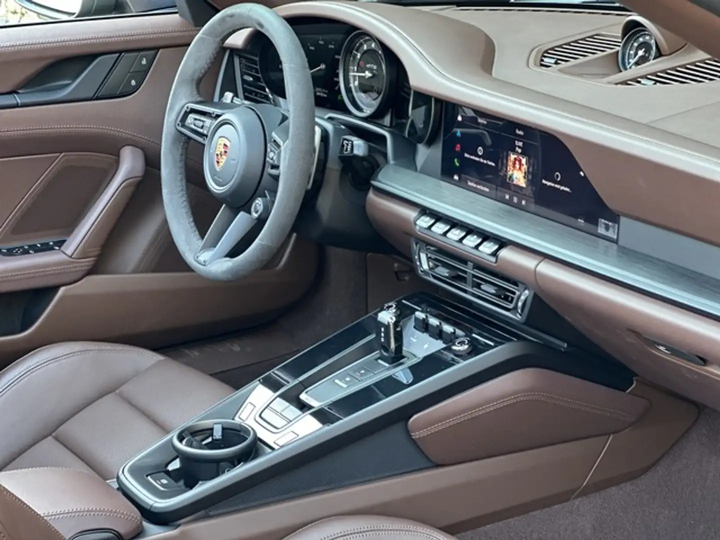 Porsche 992 911 Cabrio 4 GTS Cabrio A.GRÜN/TRÜFFELBRAUN*1.HA Grün - 2