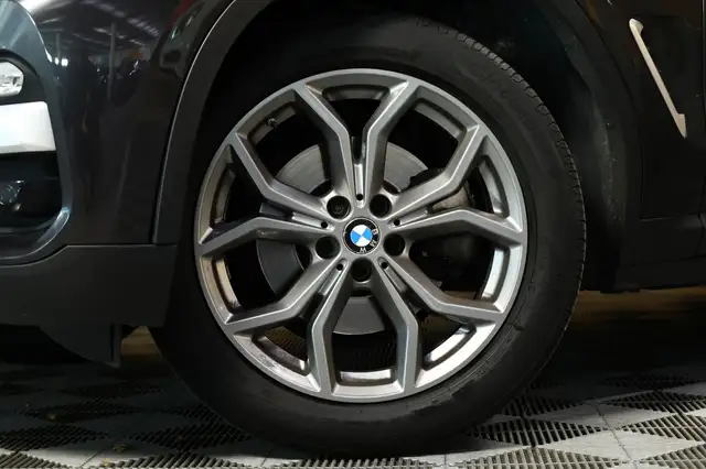 BMW X3 view 4